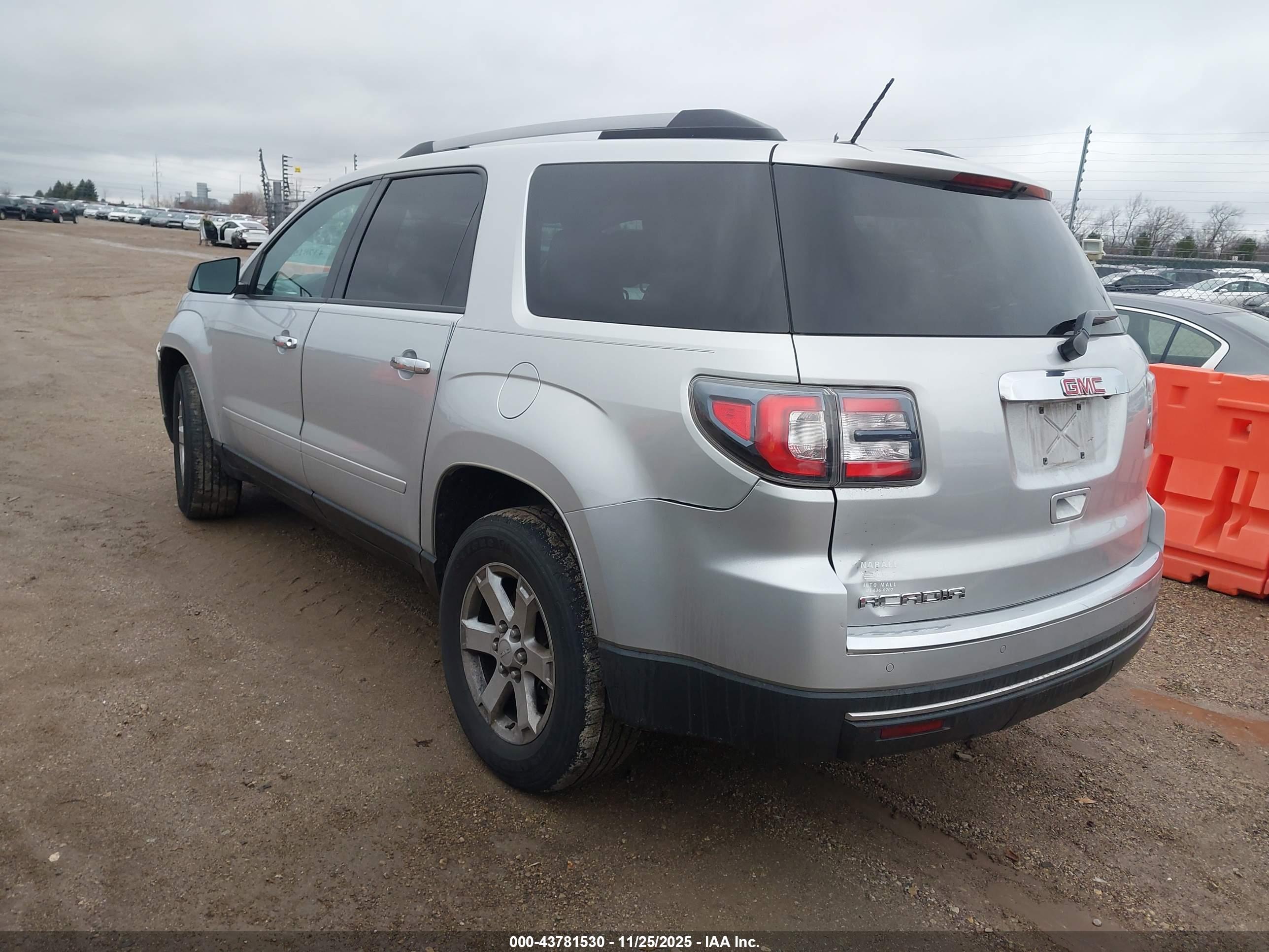GMC ACADIA image 3
