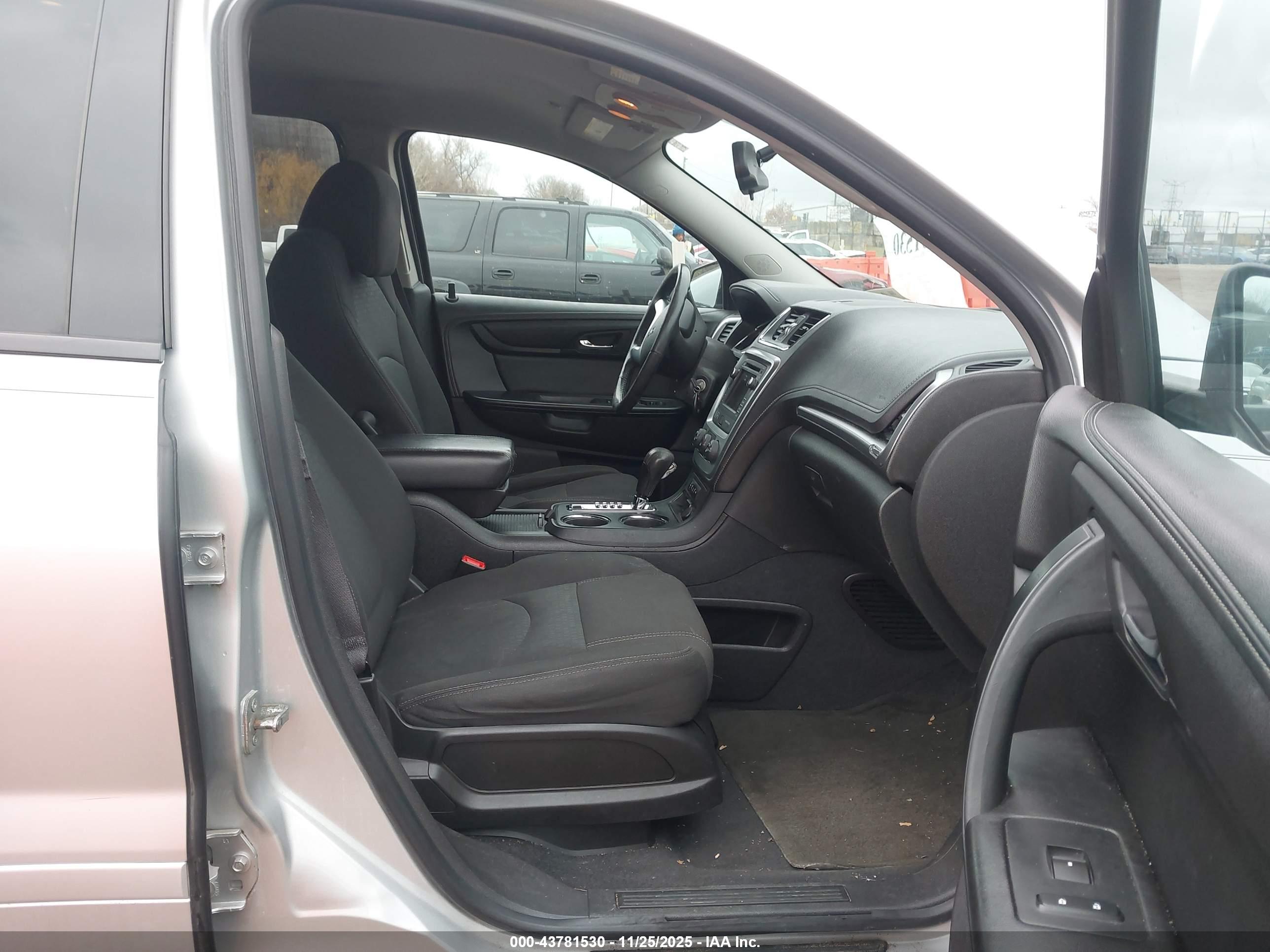 GMC ACADIA image 5