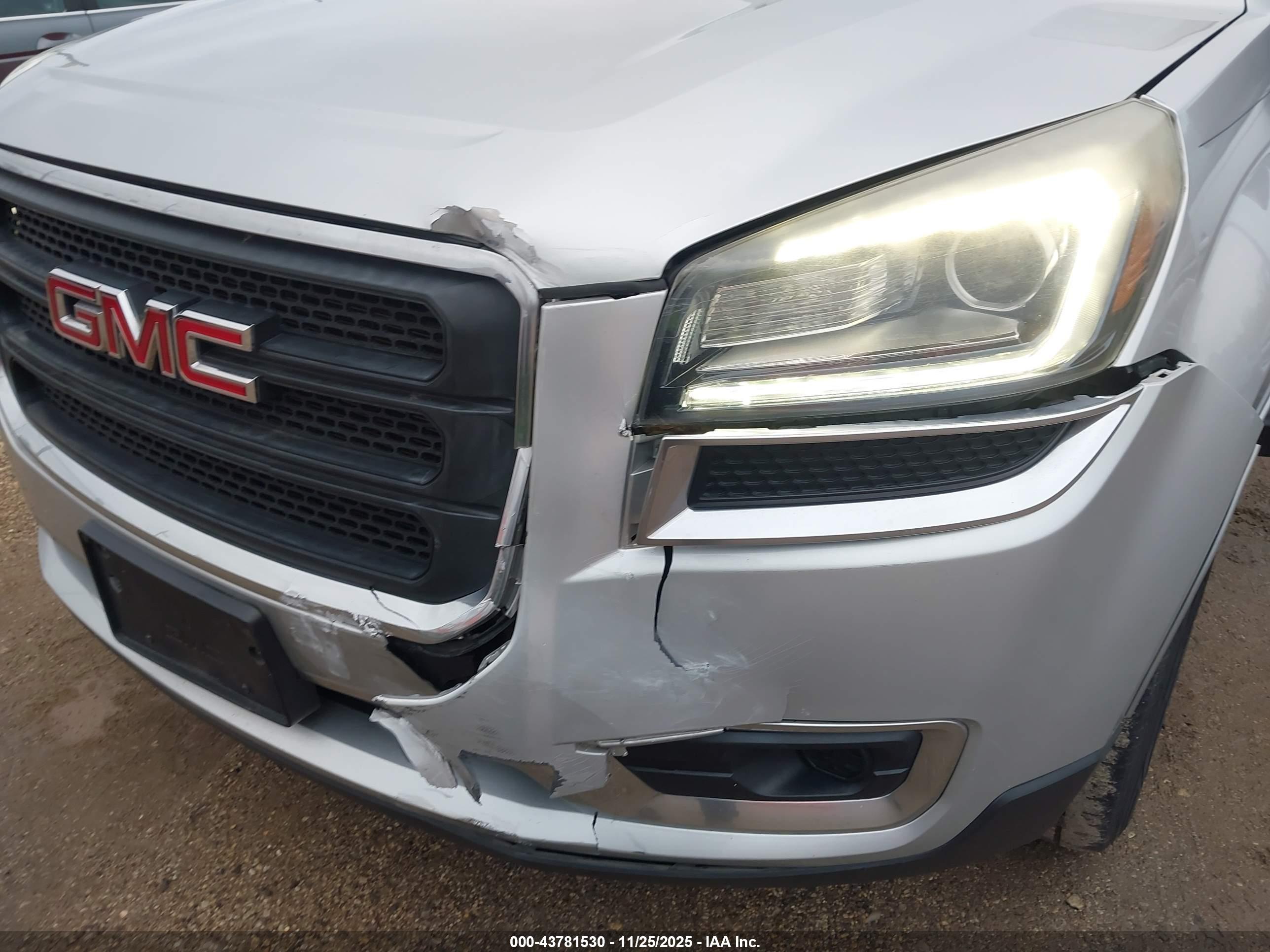 GMC ACADIA image 6