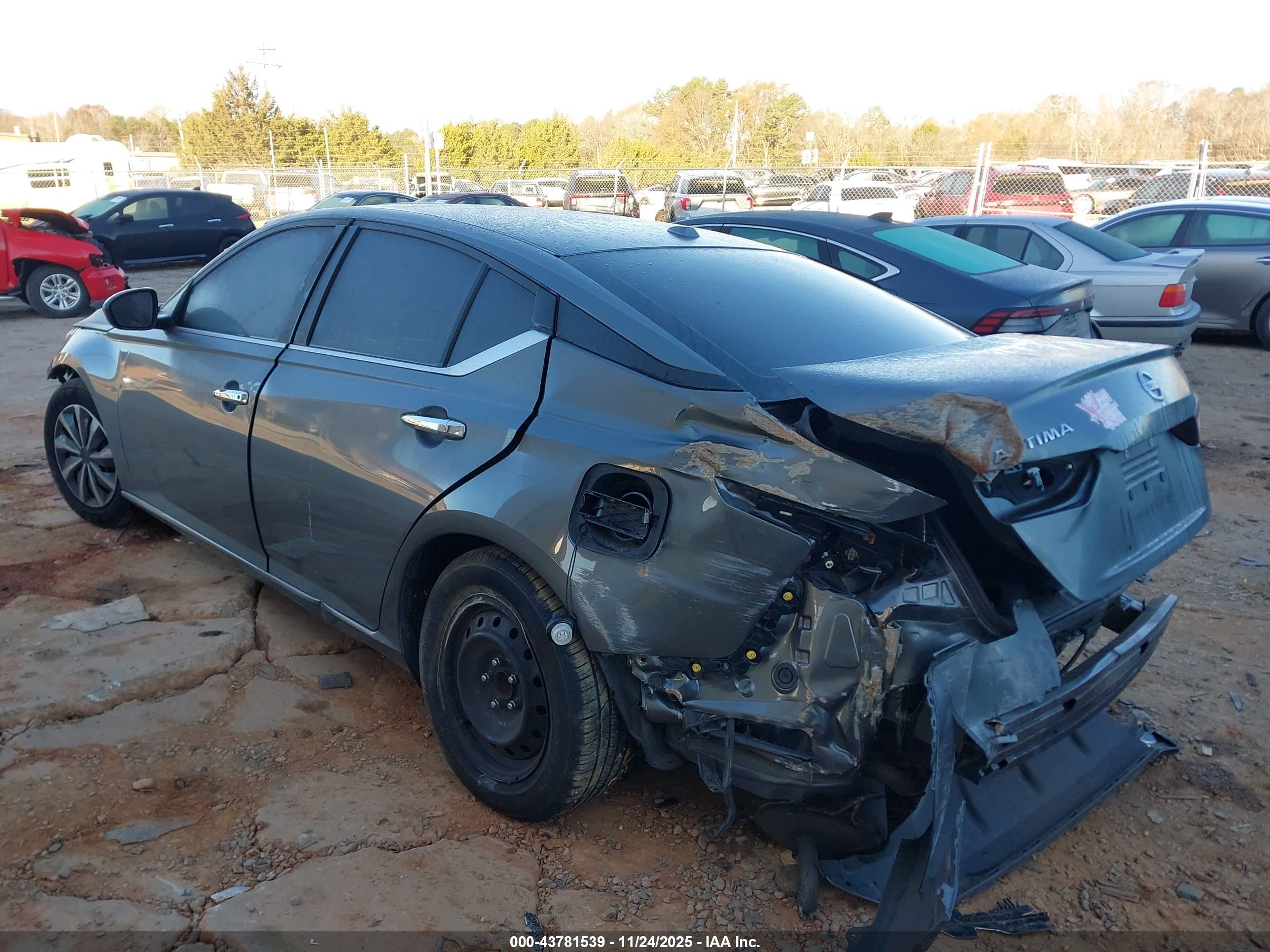 NISSAN ALTIMA image 3
