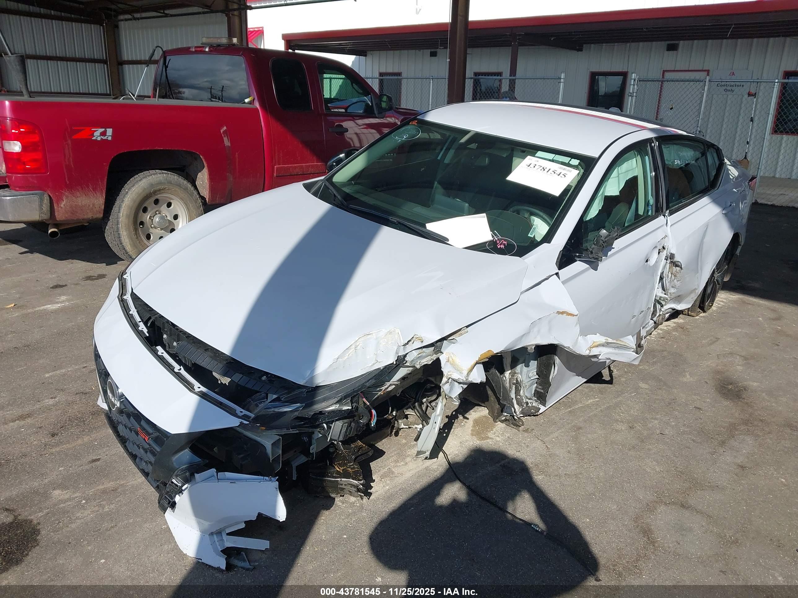 NISSAN ALTIMA image 2