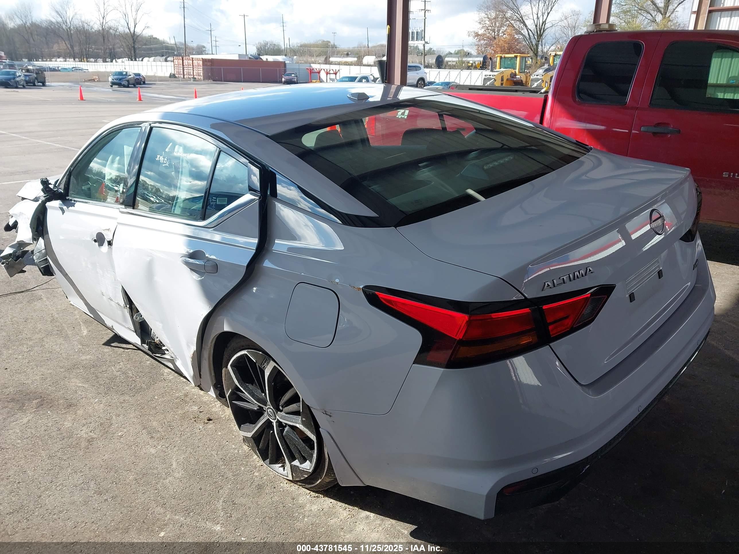 NISSAN ALTIMA image 3