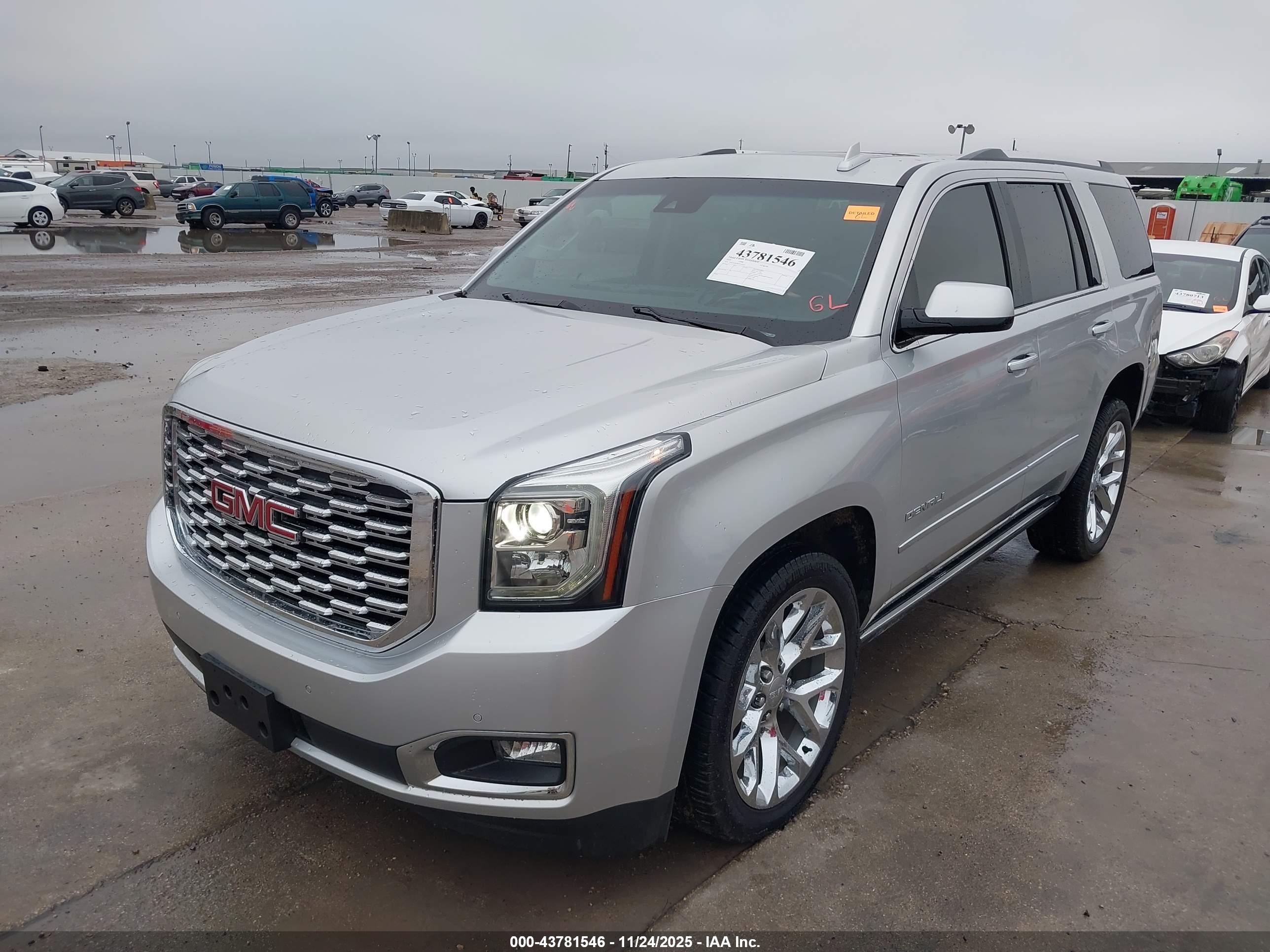 GMC YUKON image 2