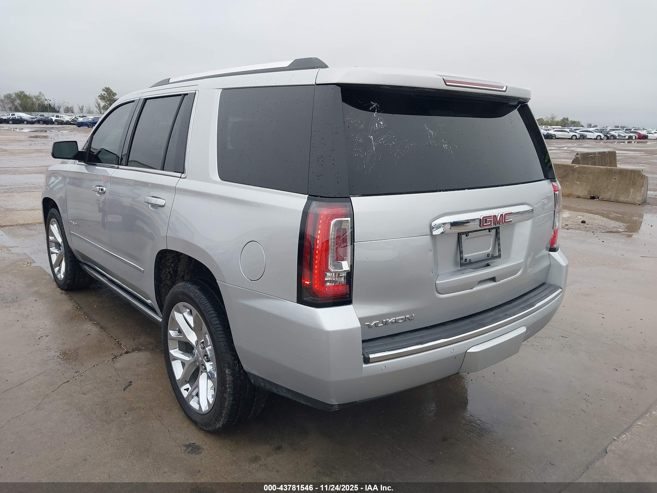 GMC YUKON image 3