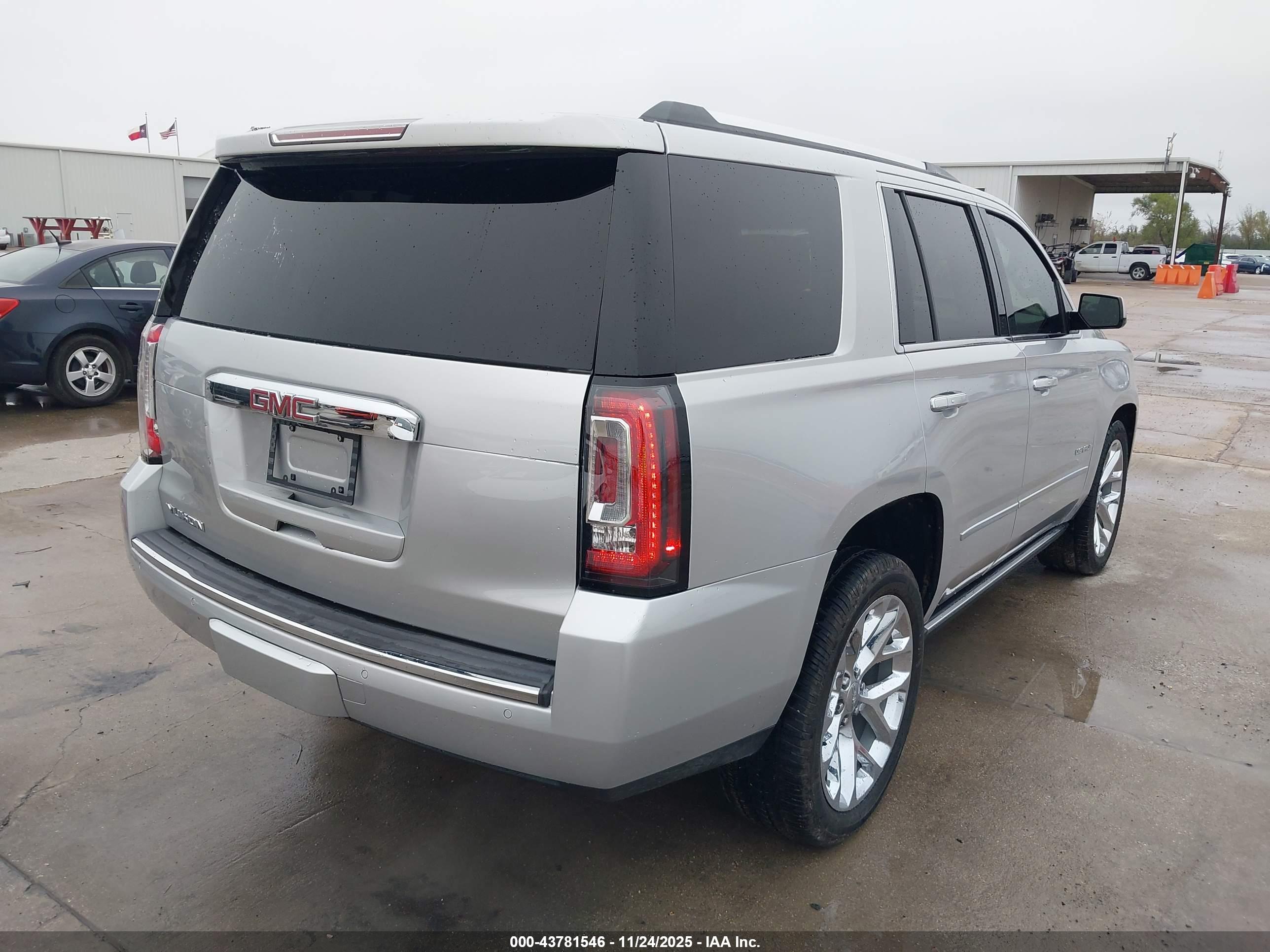 GMC YUKON image 4