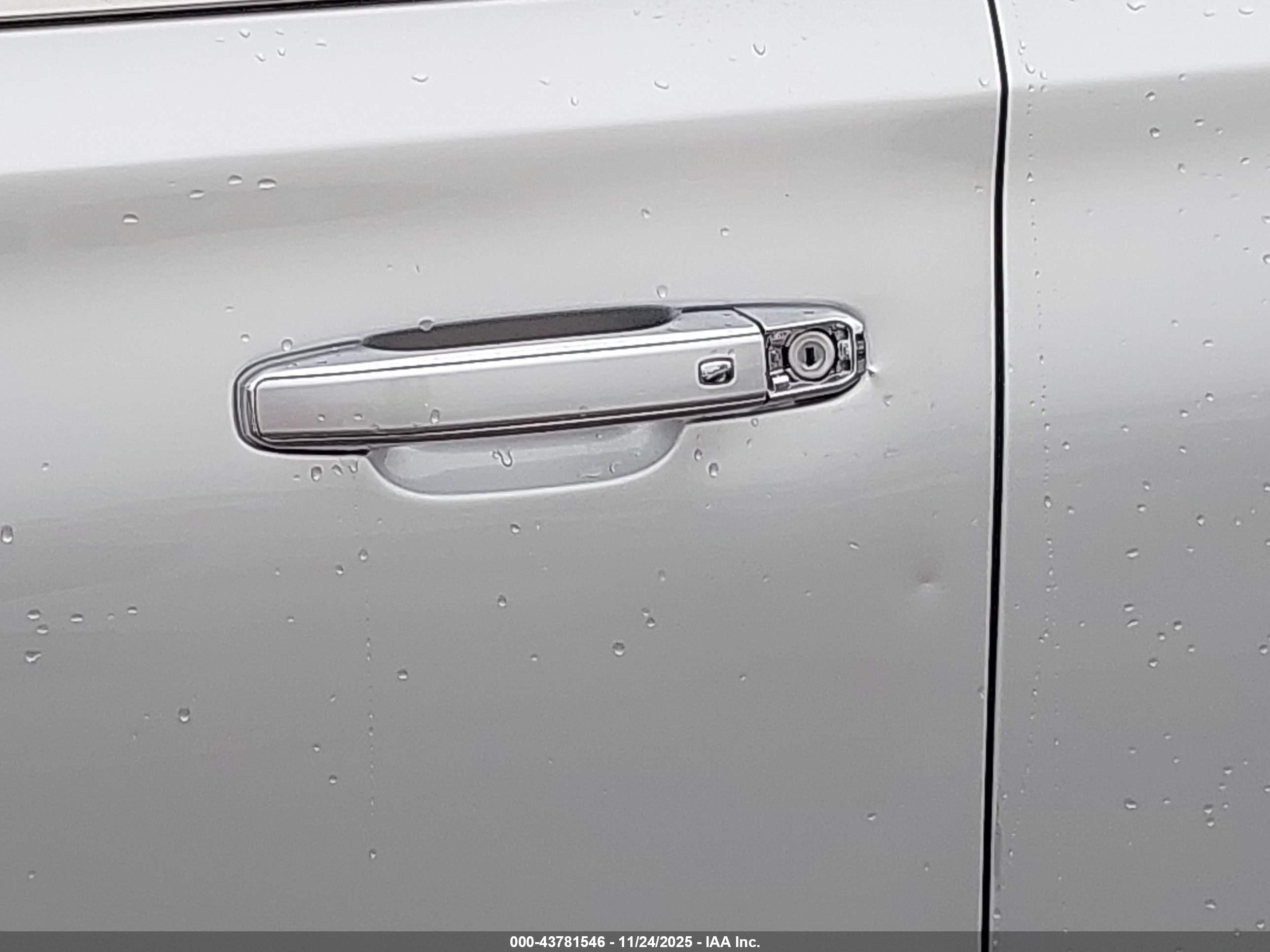 GMC YUKON image 6
