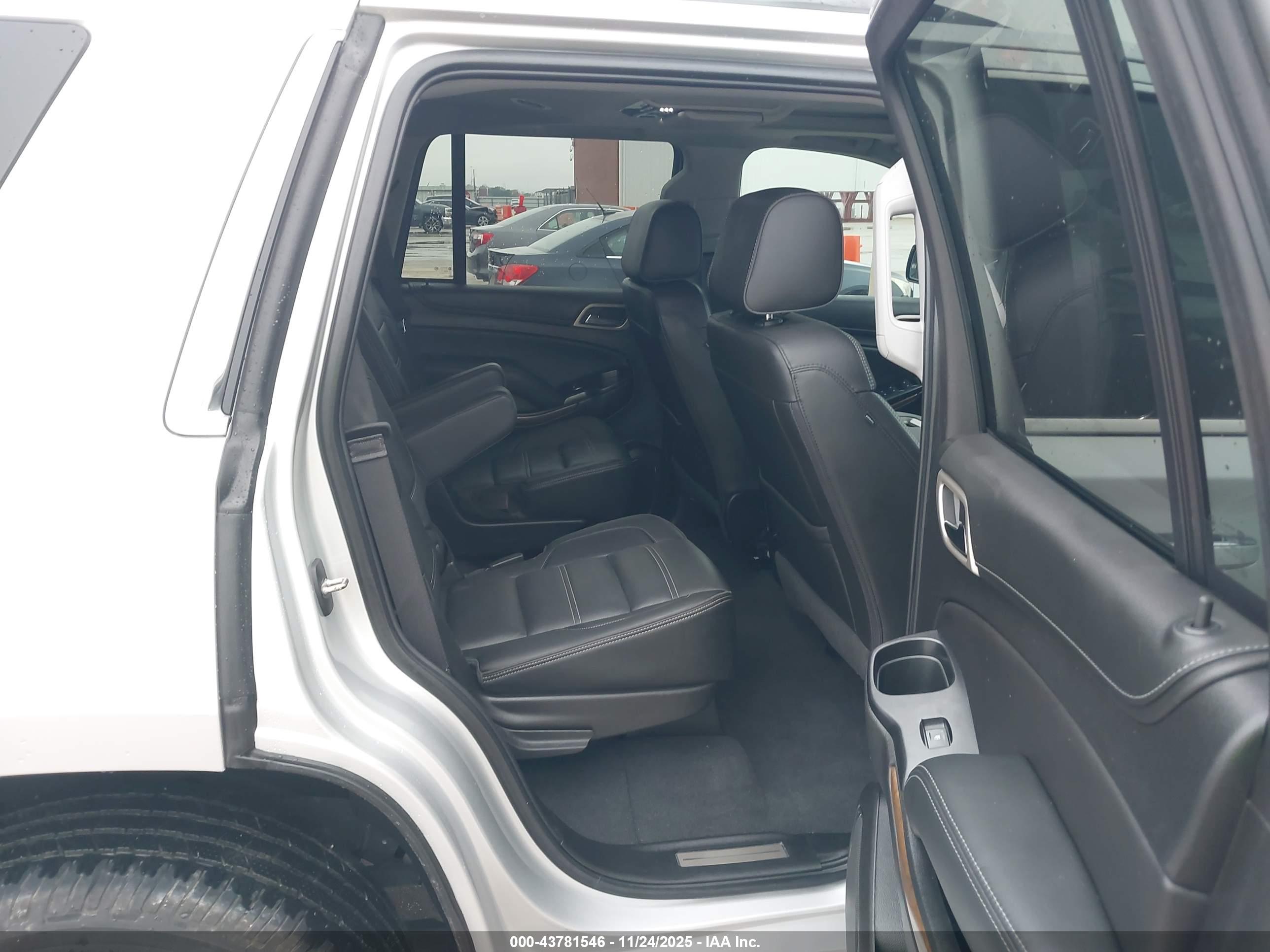 GMC YUKON image 8