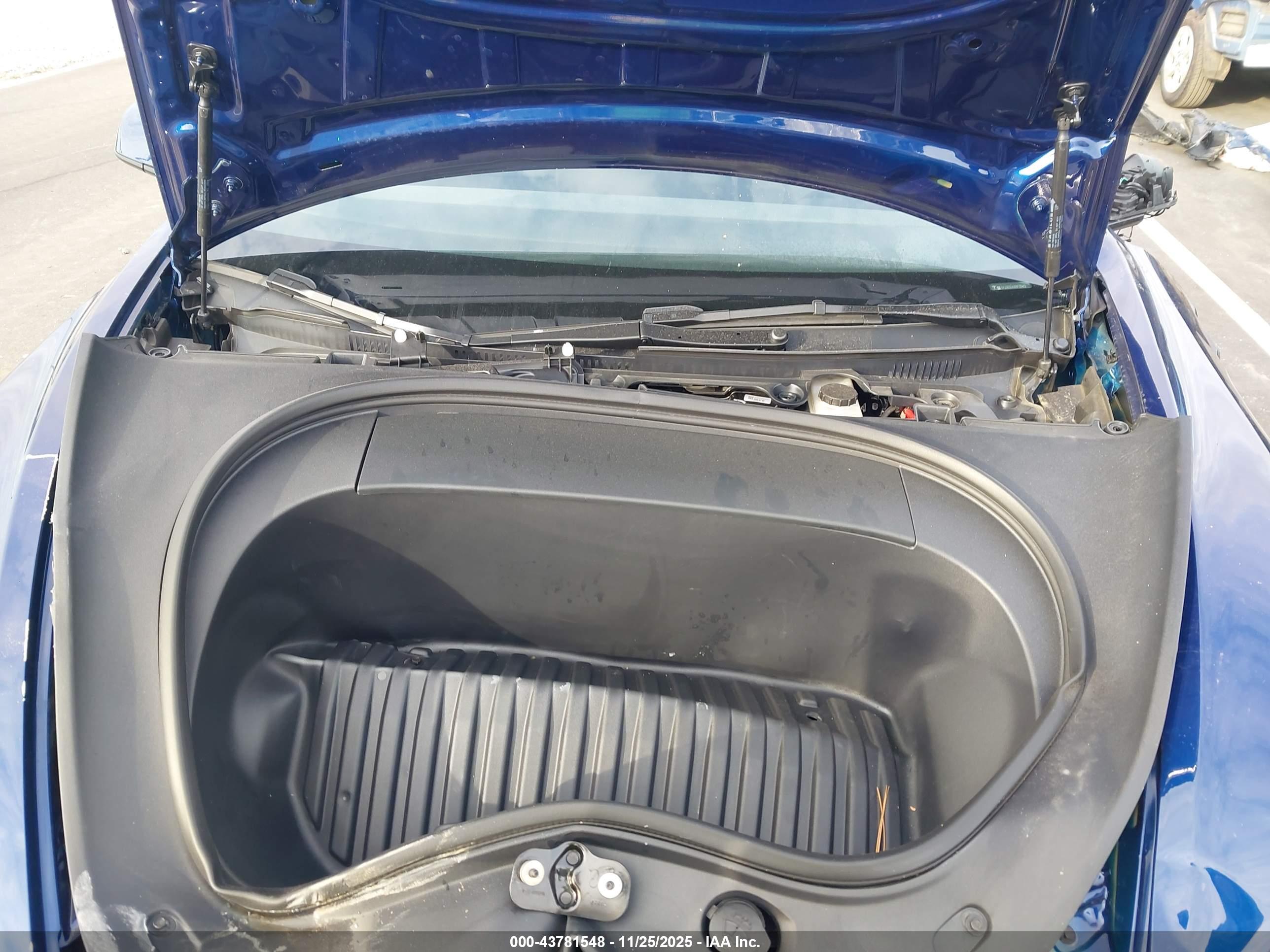 TESLA MODEL image 10