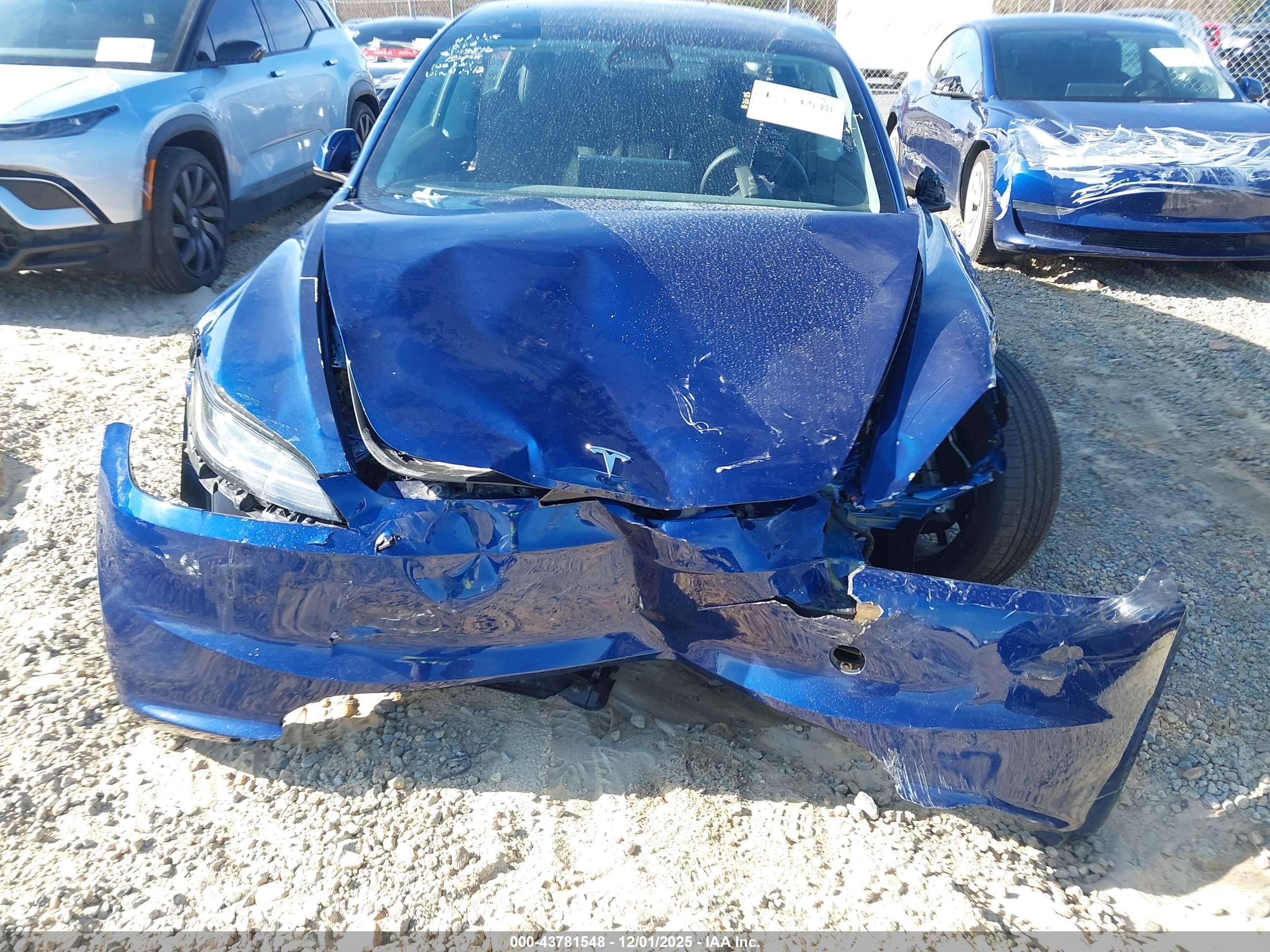TESLA MODEL image 6