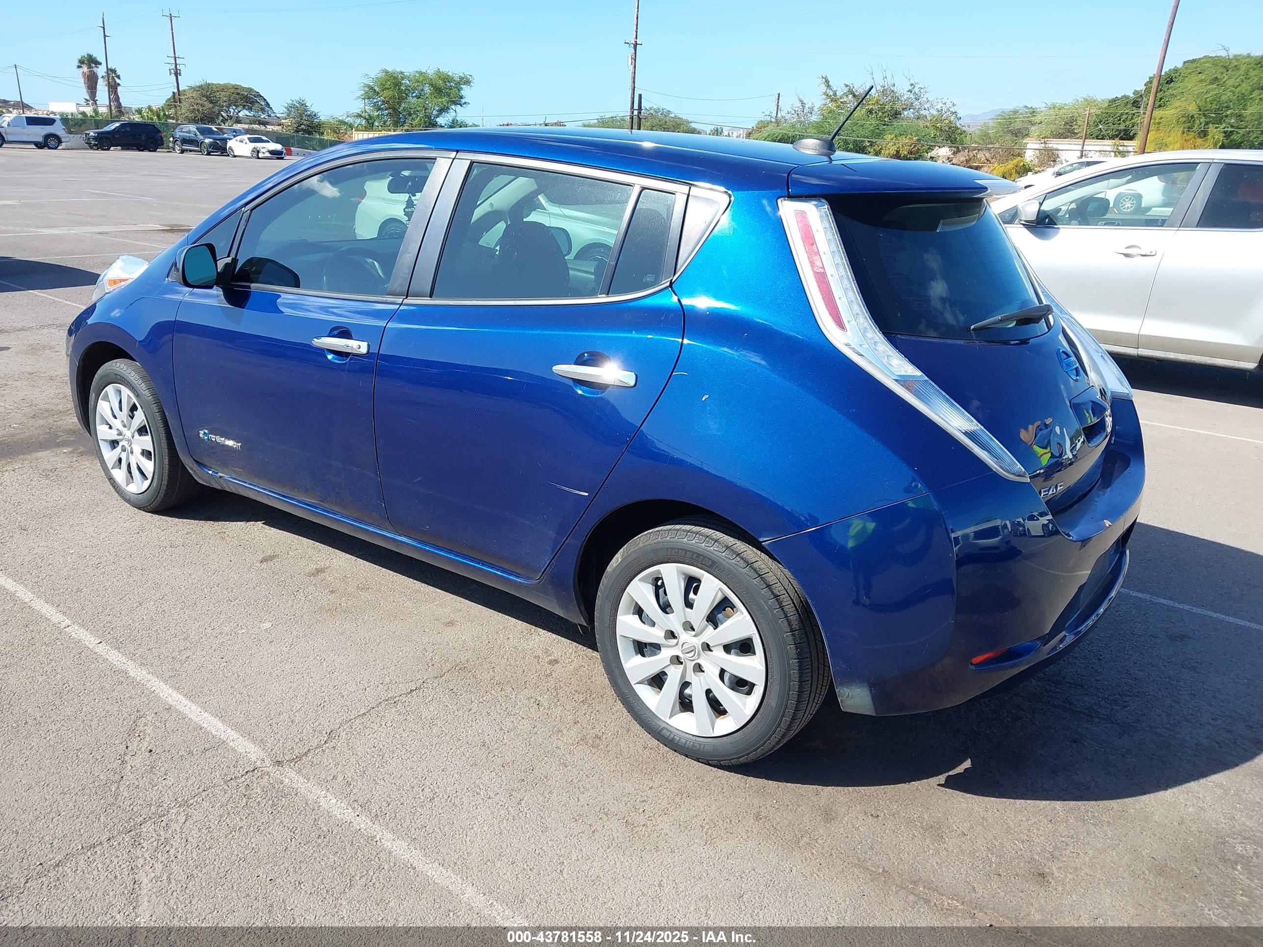 NISSAN LEAF image 3