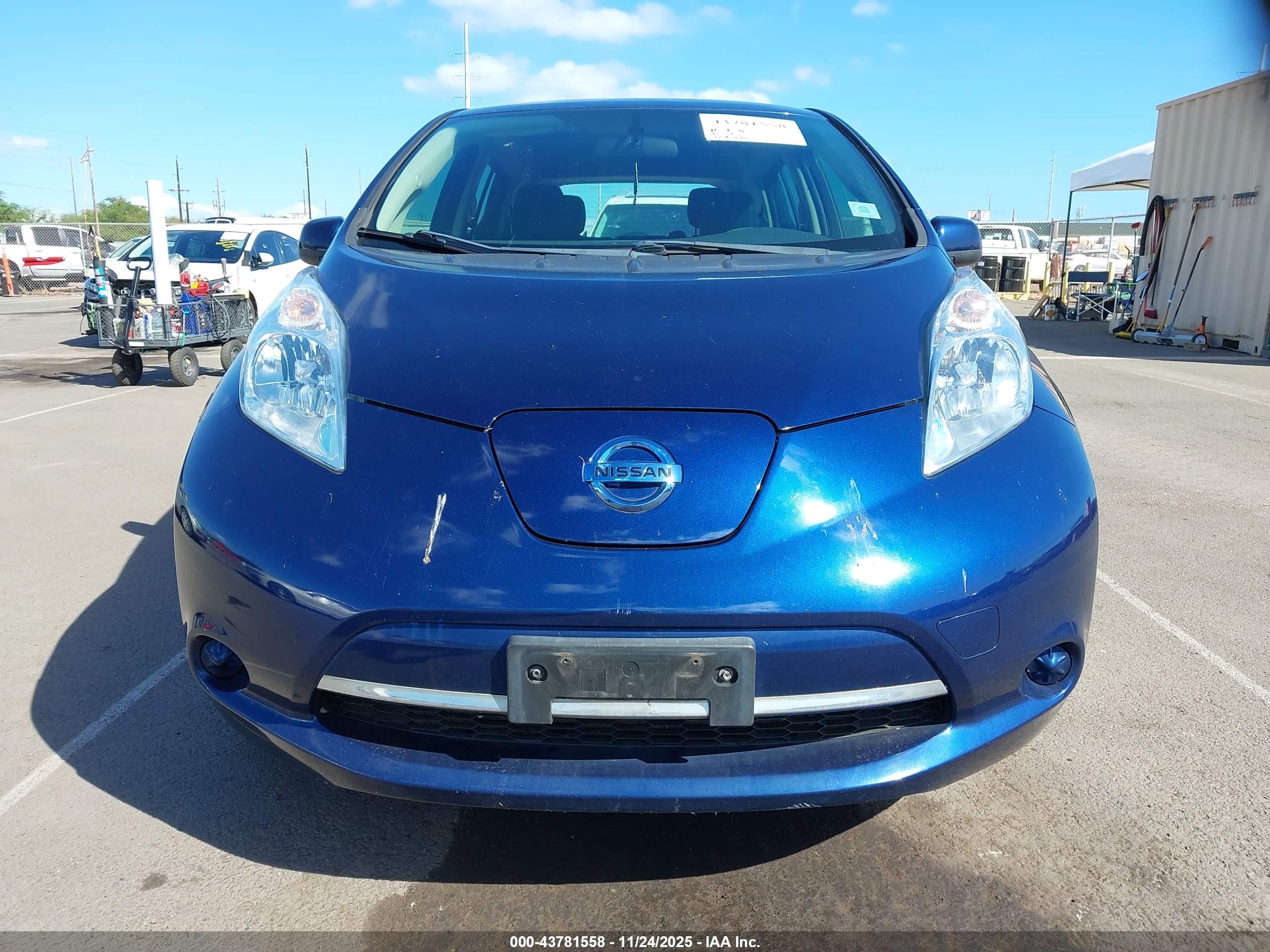 NISSAN LEAF image 6