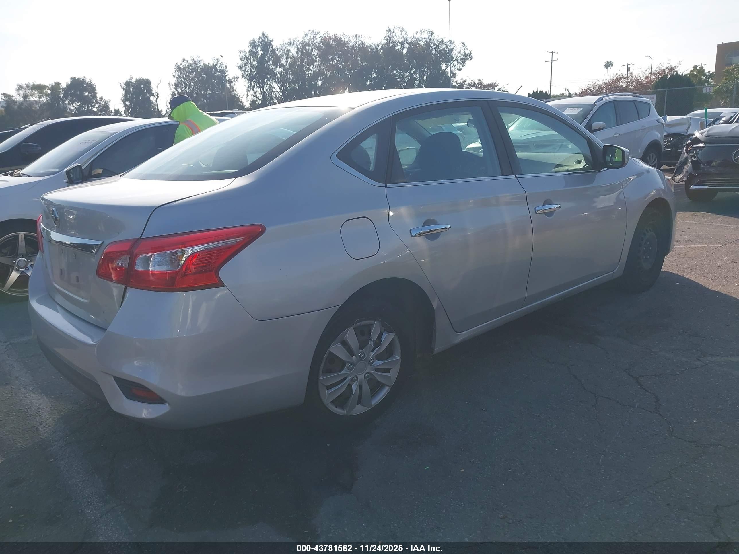NISSAN SENTRA image 4