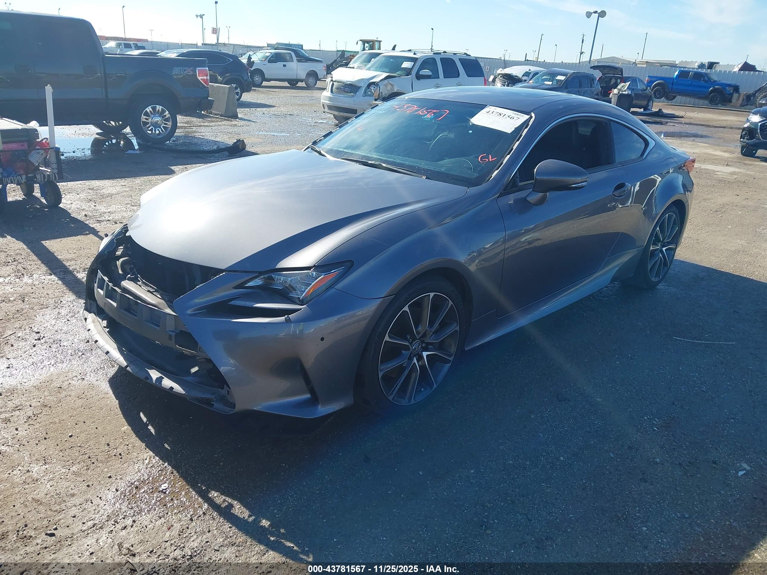 LEXUS RC image 2