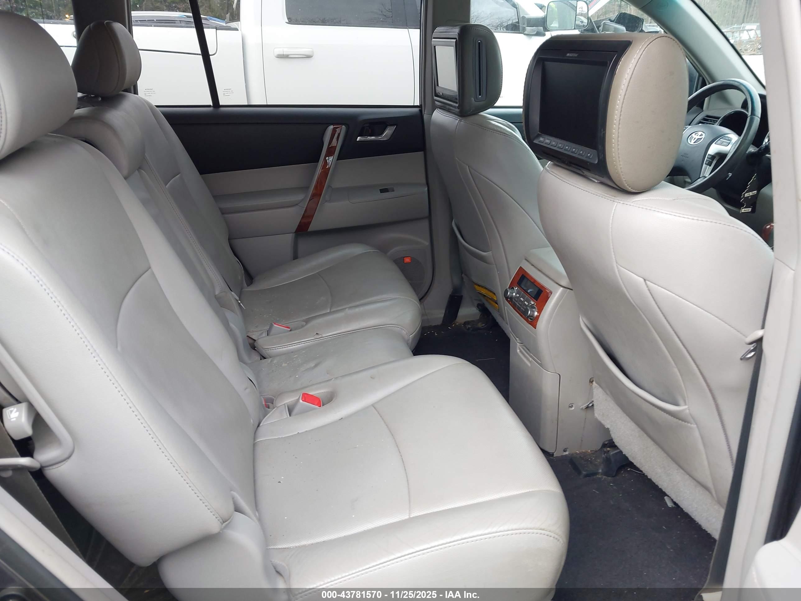 TOYOTA HIGHLANDER image 8