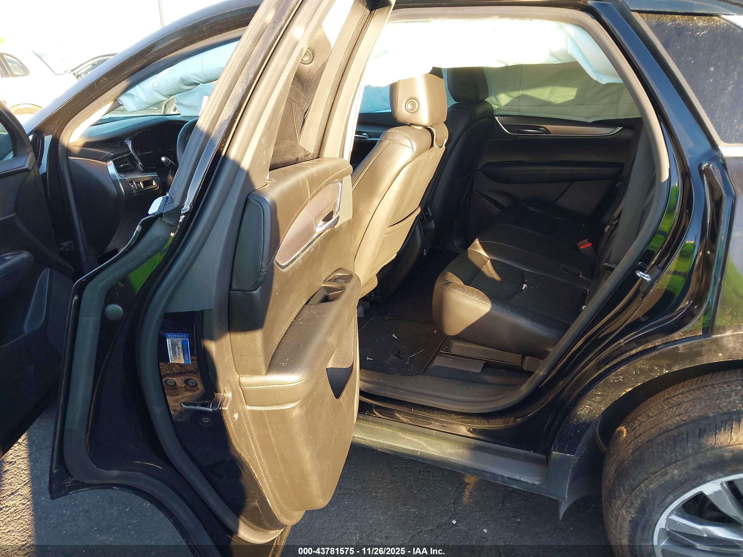 CADILLAC XT5 image 8