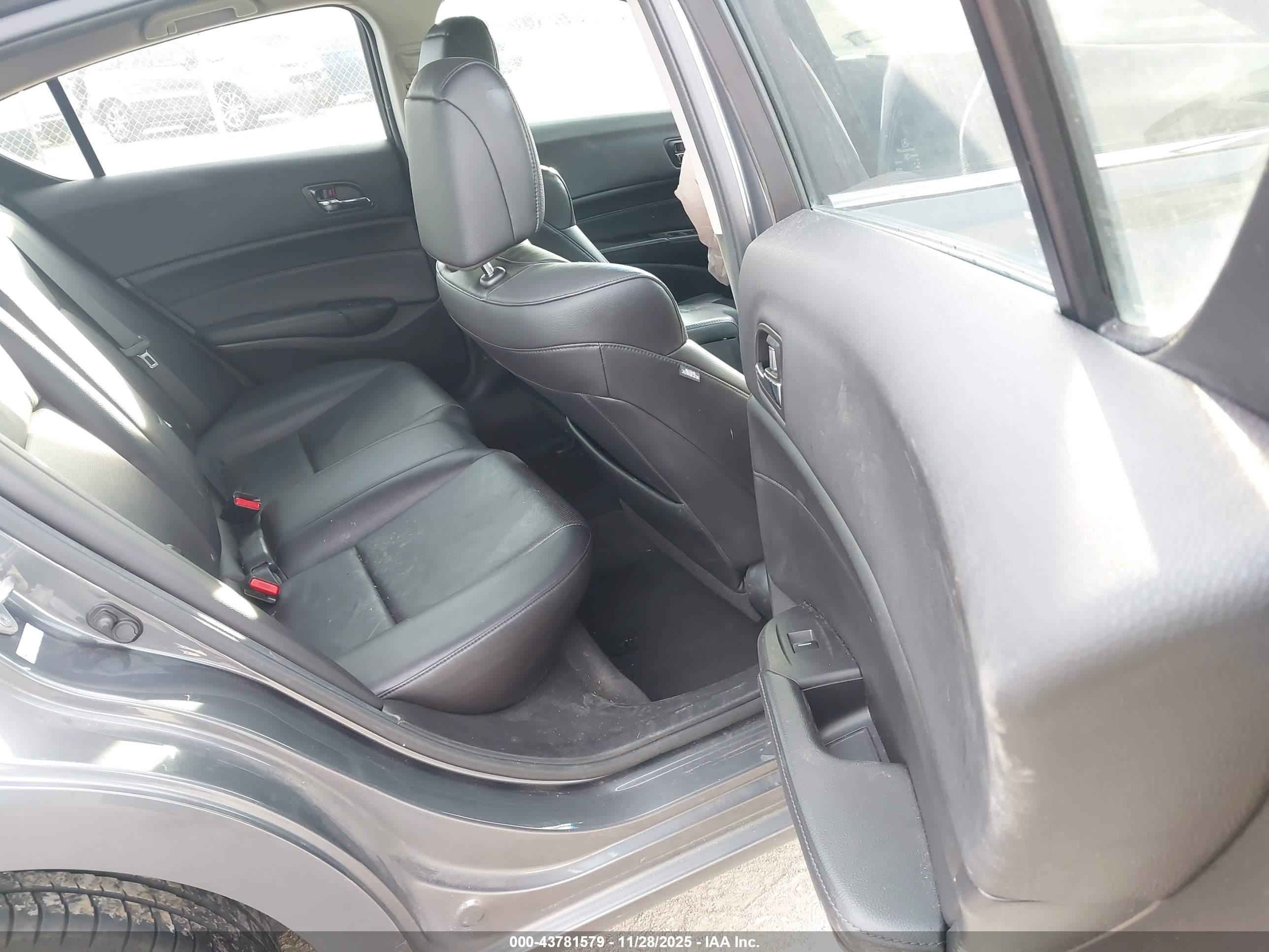 ACURA ILX image 8