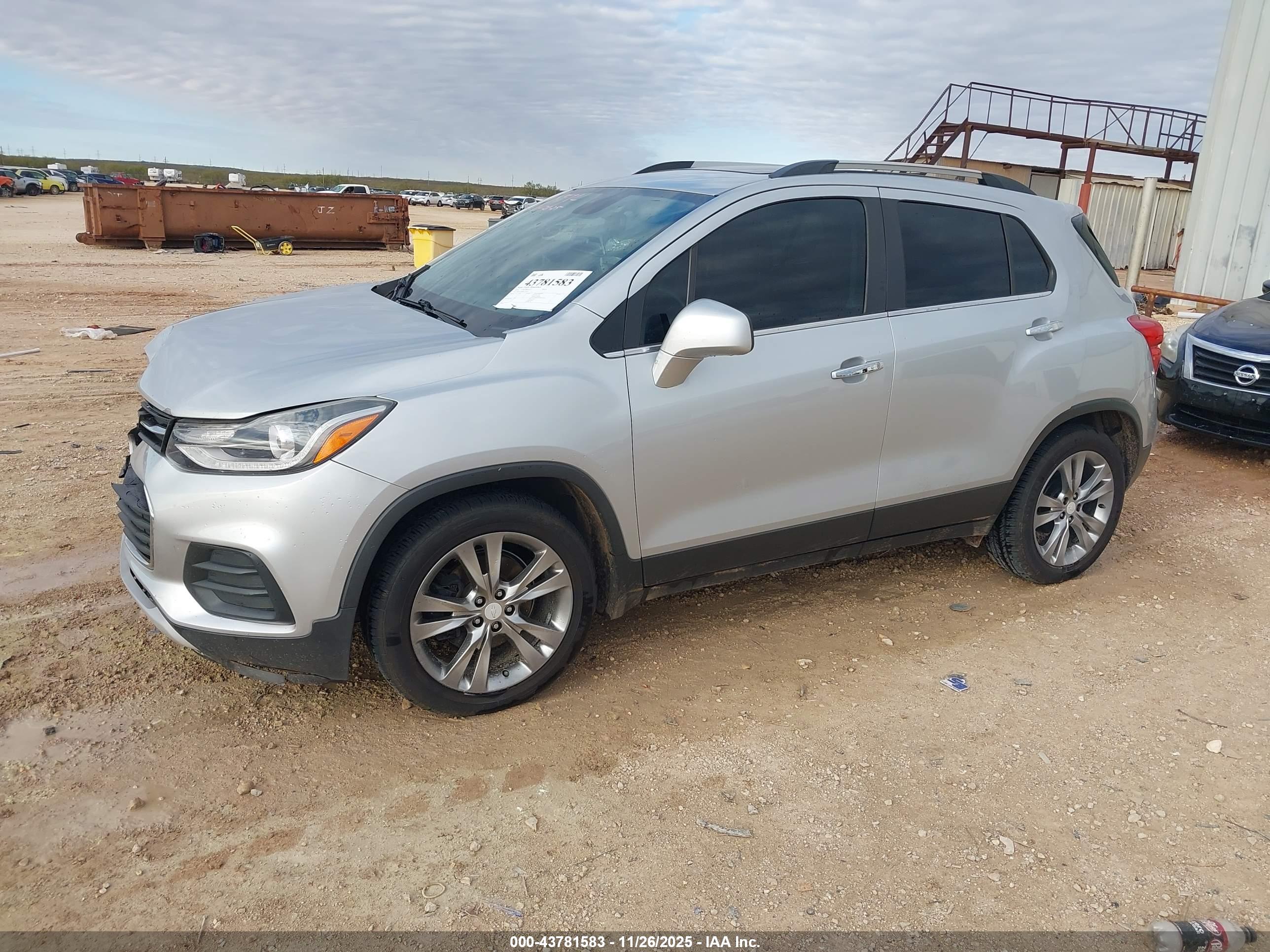 CHEVROLET TRAX image 2