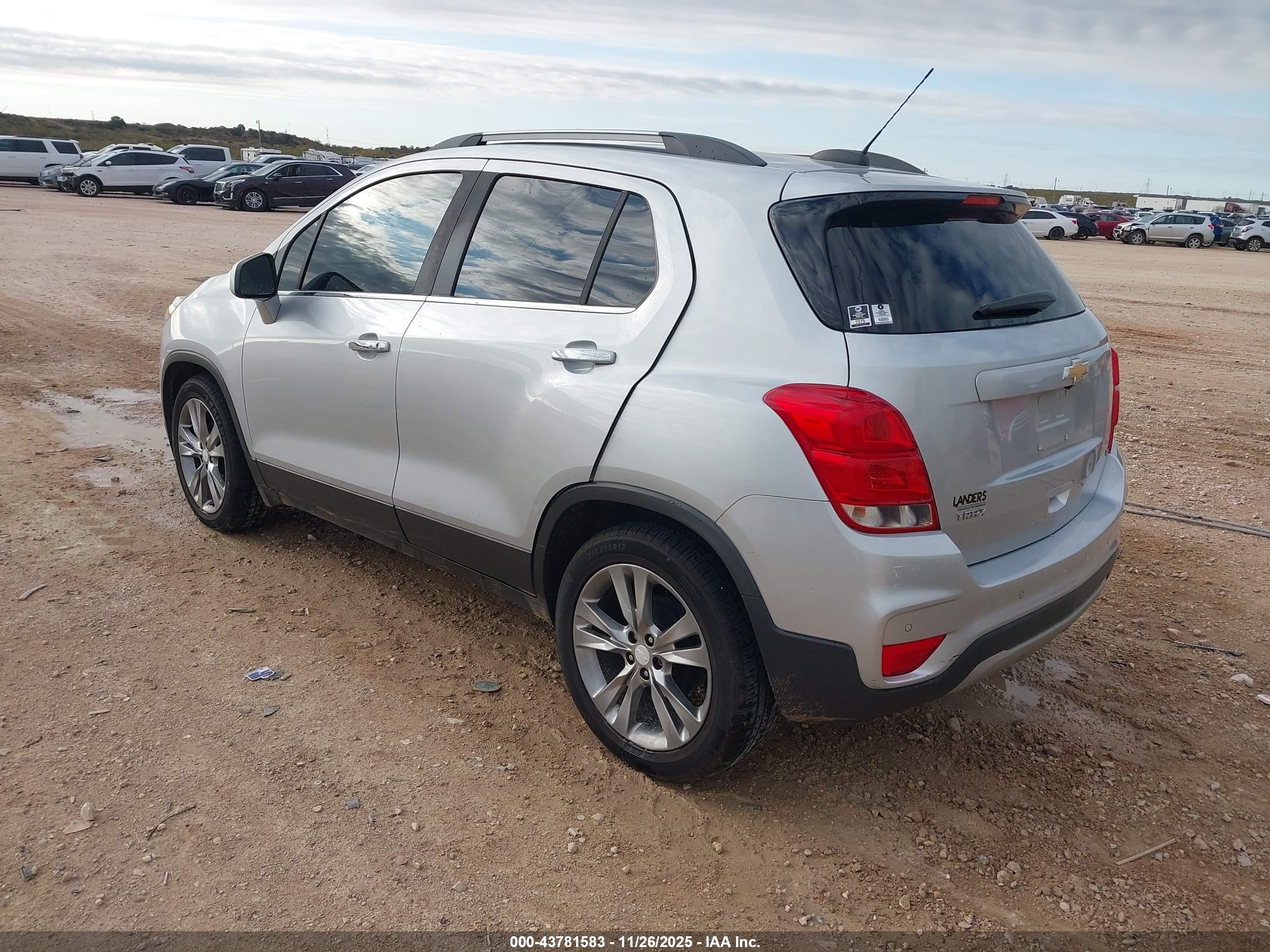 CHEVROLET TRAX image 3
