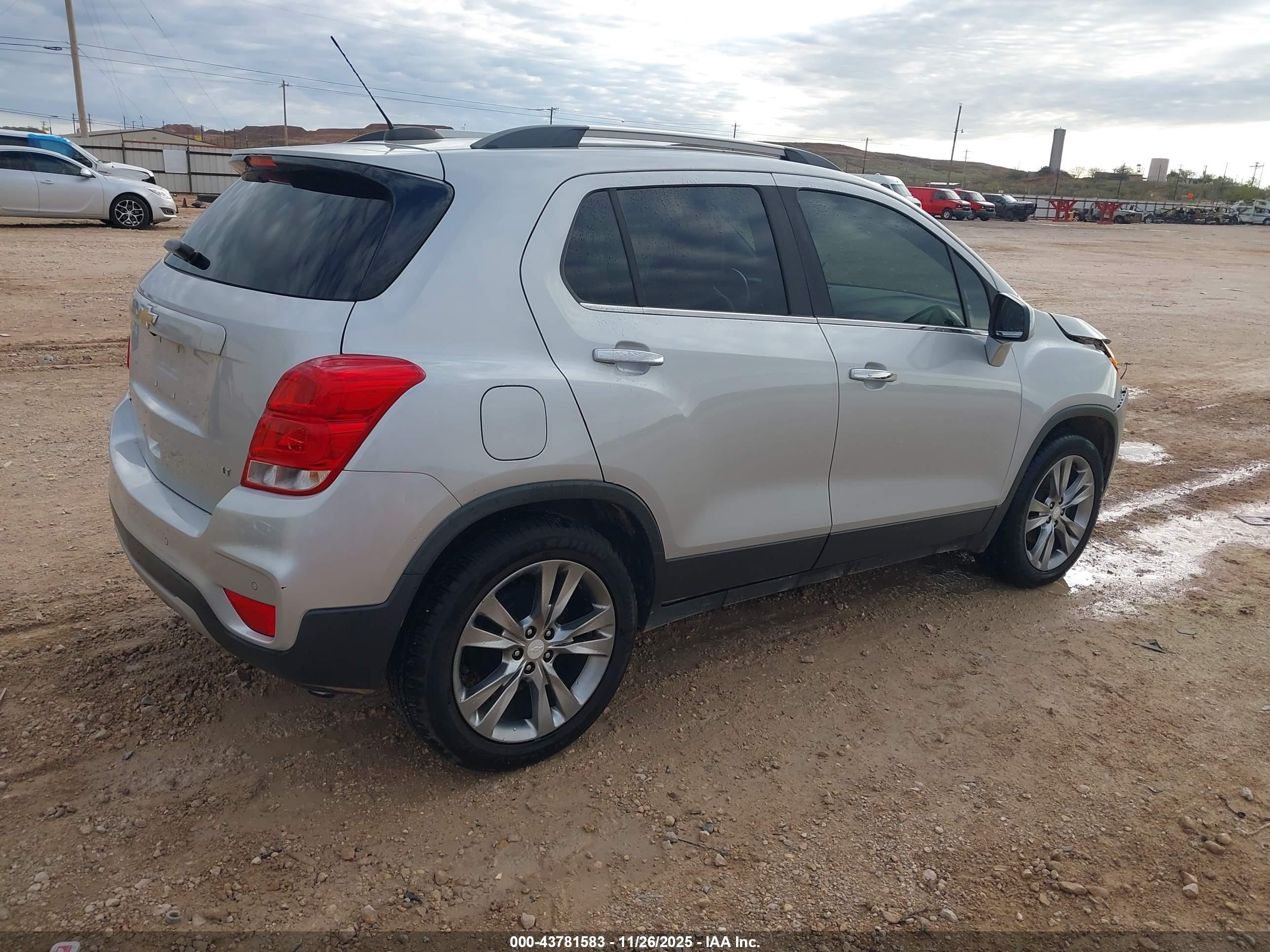 CHEVROLET TRAX image 4