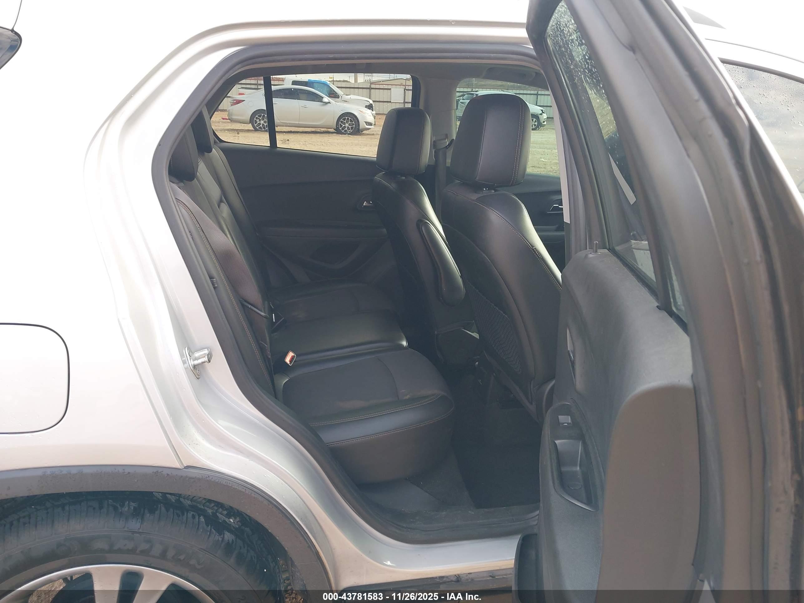 CHEVROLET TRAX image 8