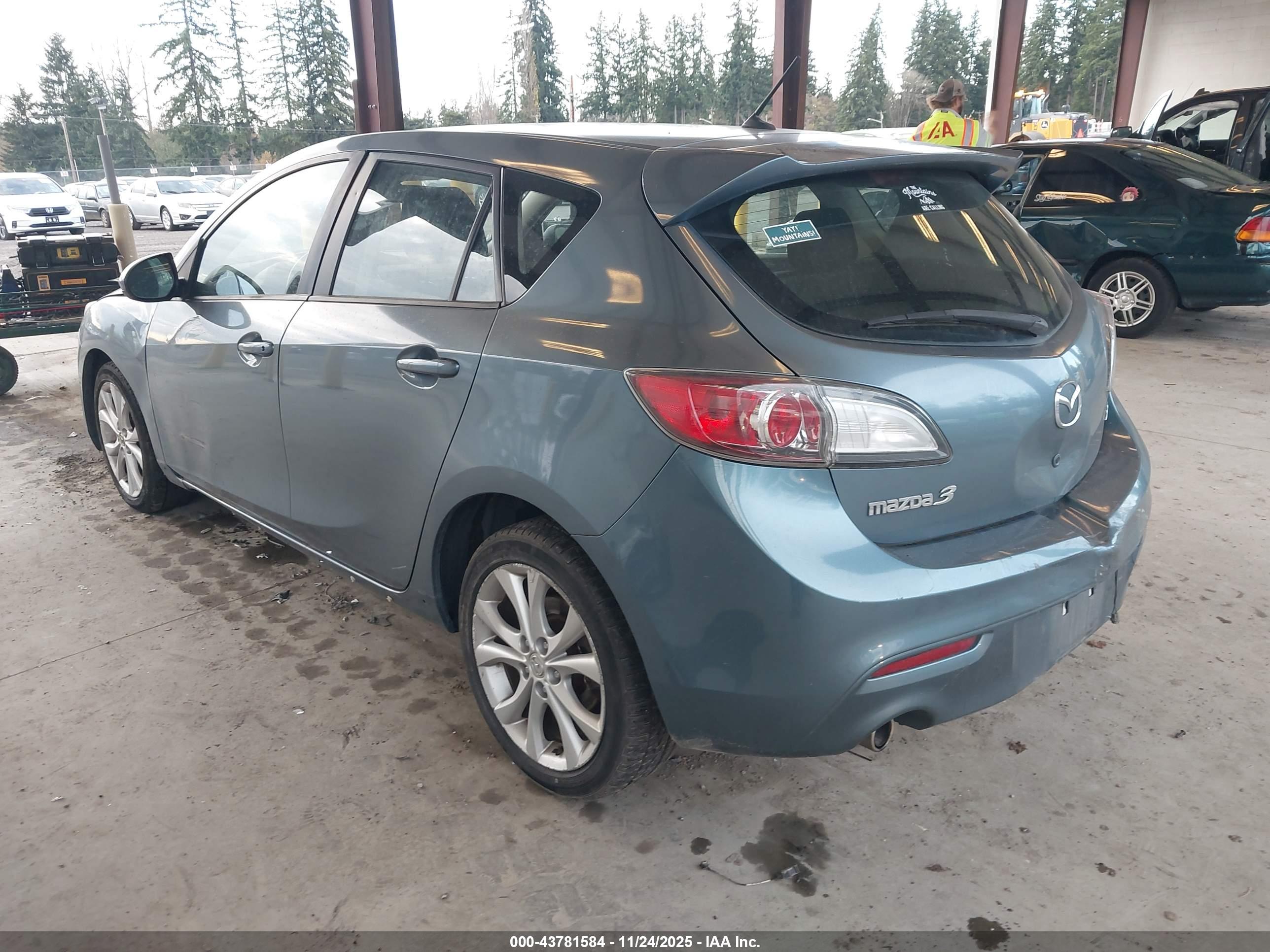 MAZDA MAZDA3 image 3