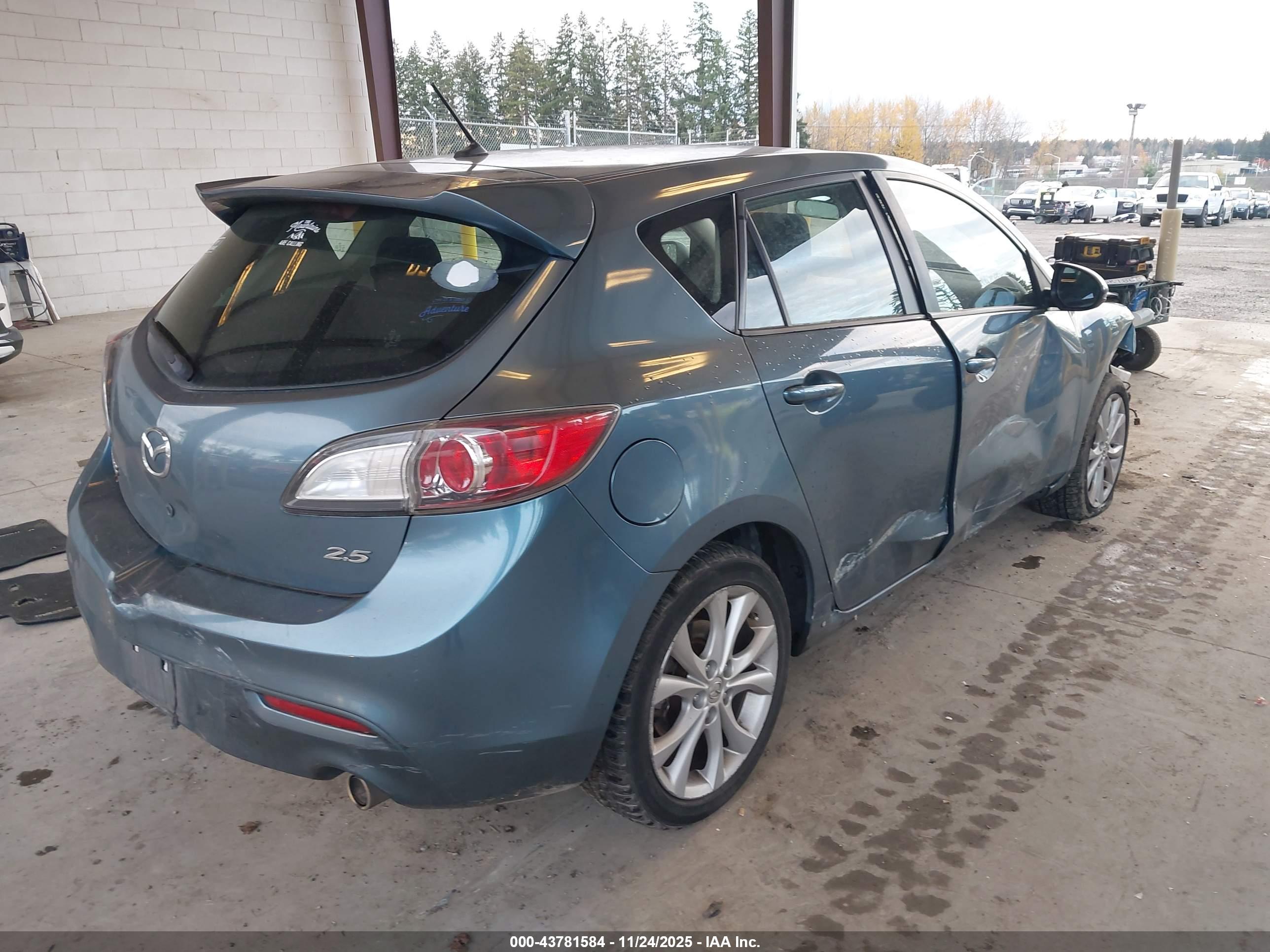 MAZDA MAZDA3 image 4