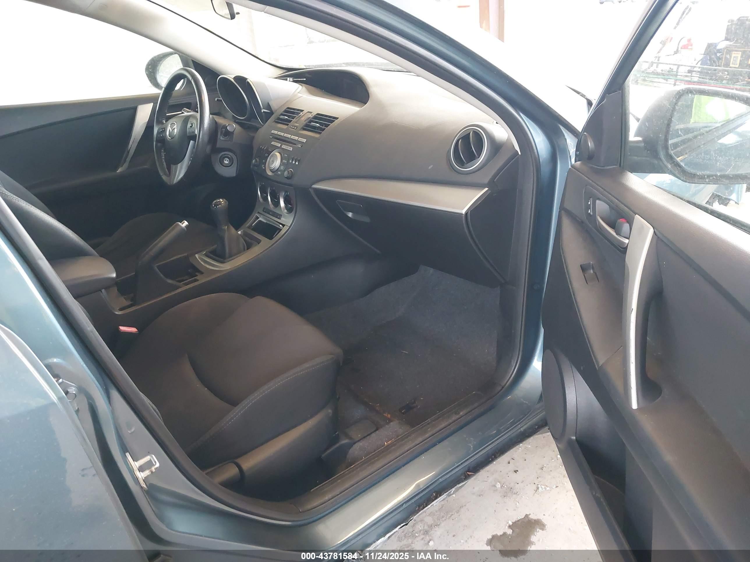 MAZDA MAZDA3 image 5