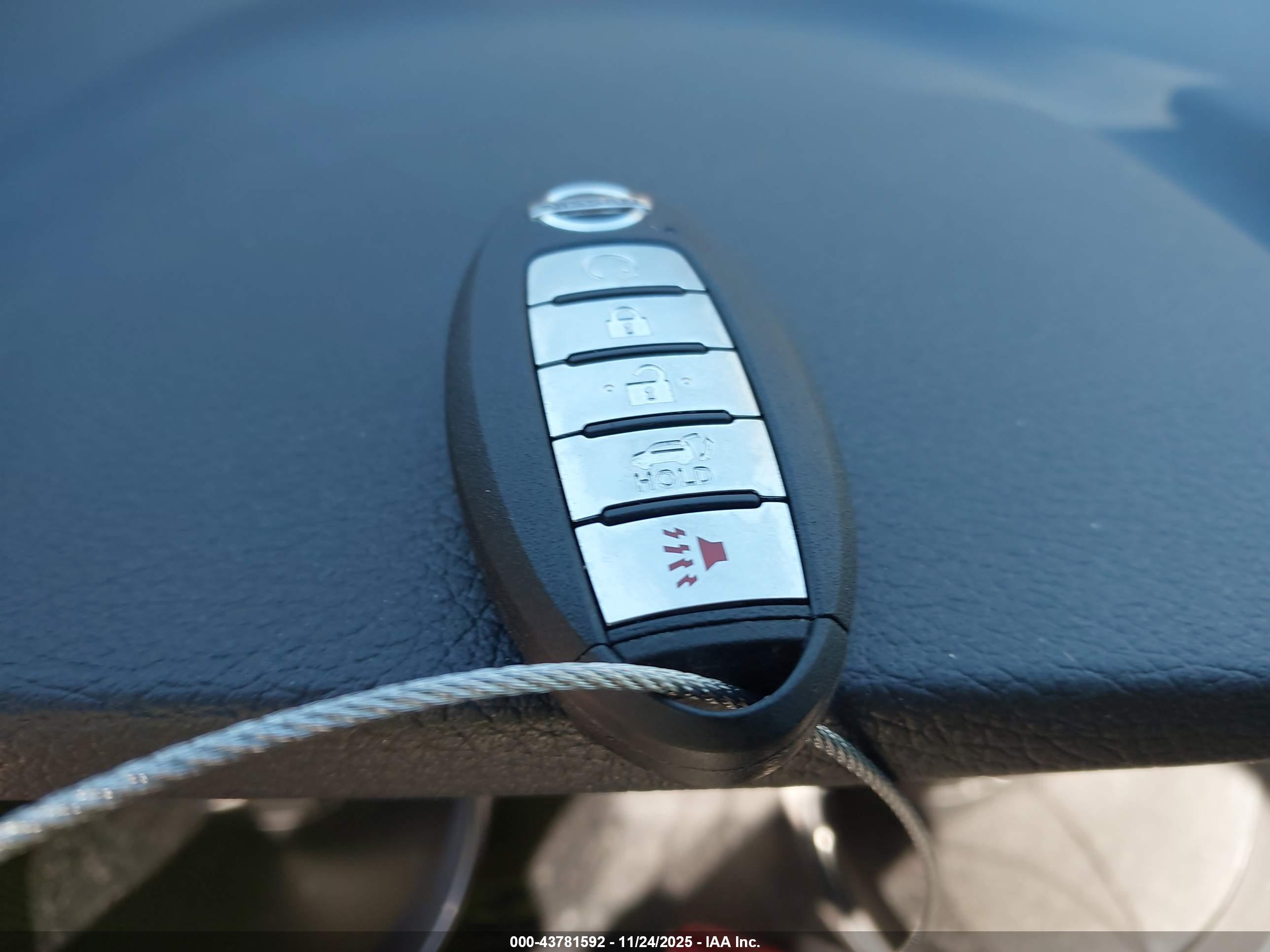 NISSAN ROGUE image 11