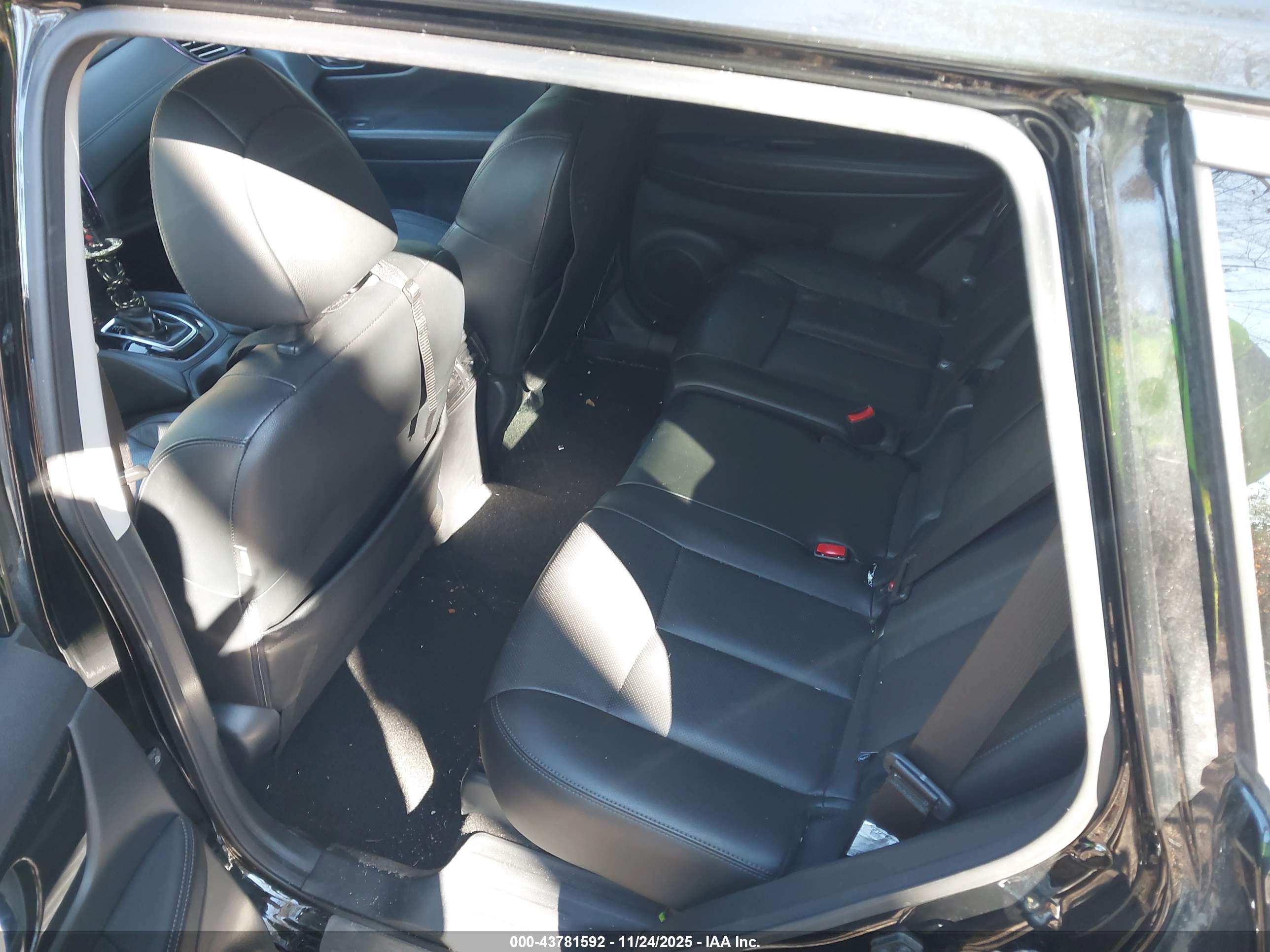 NISSAN ROGUE image 8