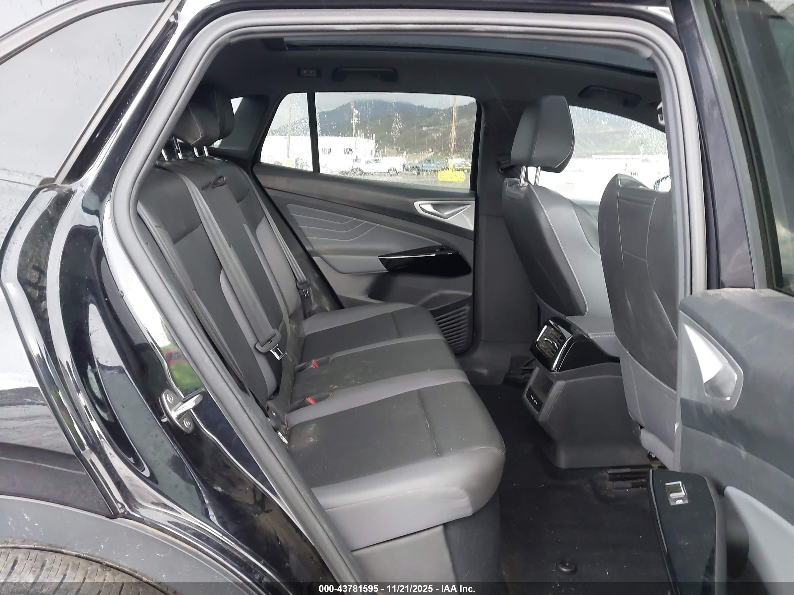 VOLKSWAGEN ID.4 image 8