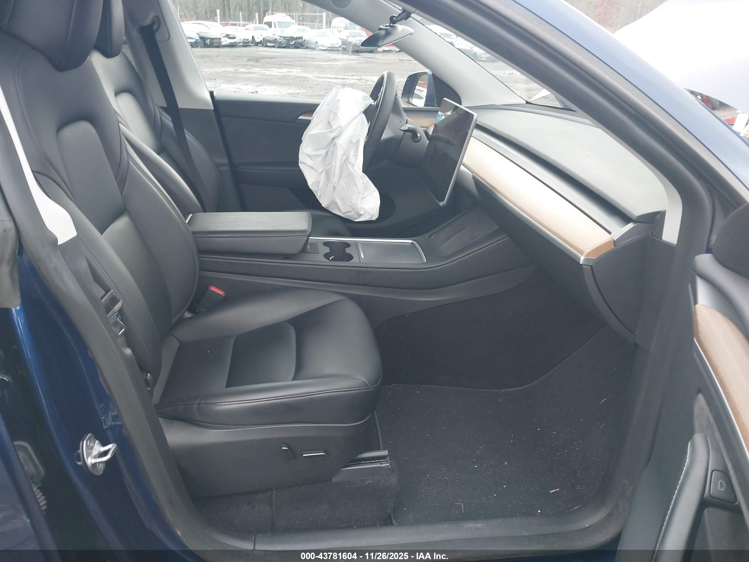 TESLA MODEL image 5