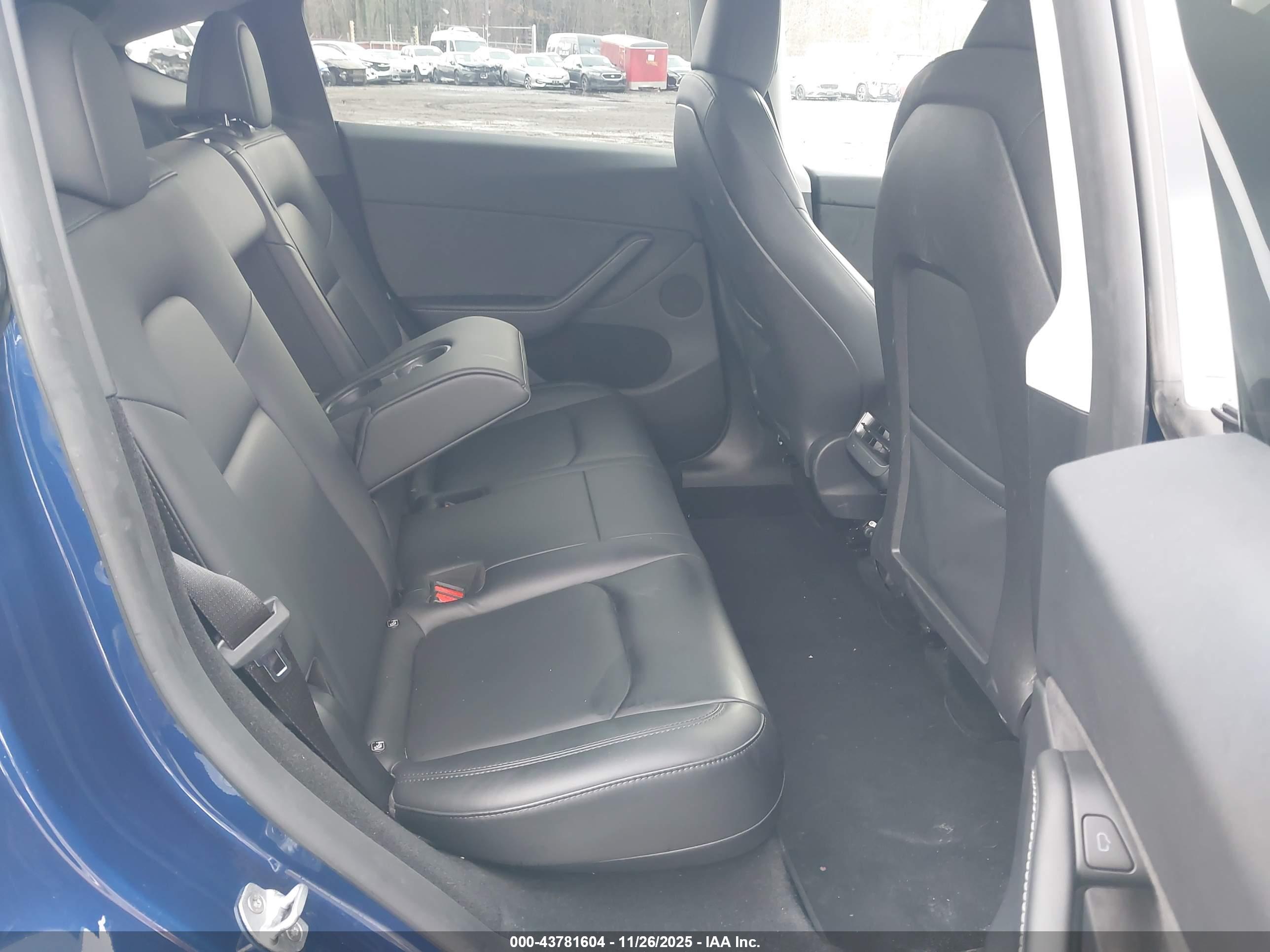 TESLA MODEL image 8
