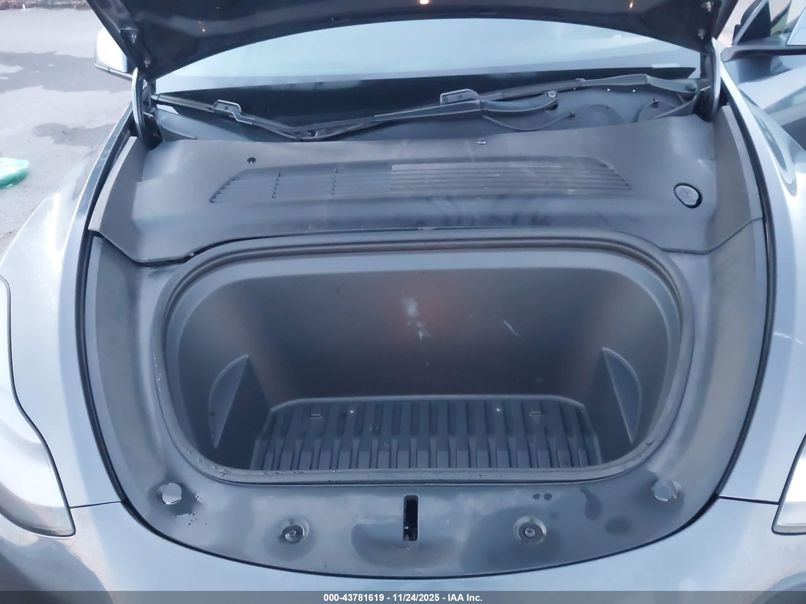 TESLA MODEL image 10