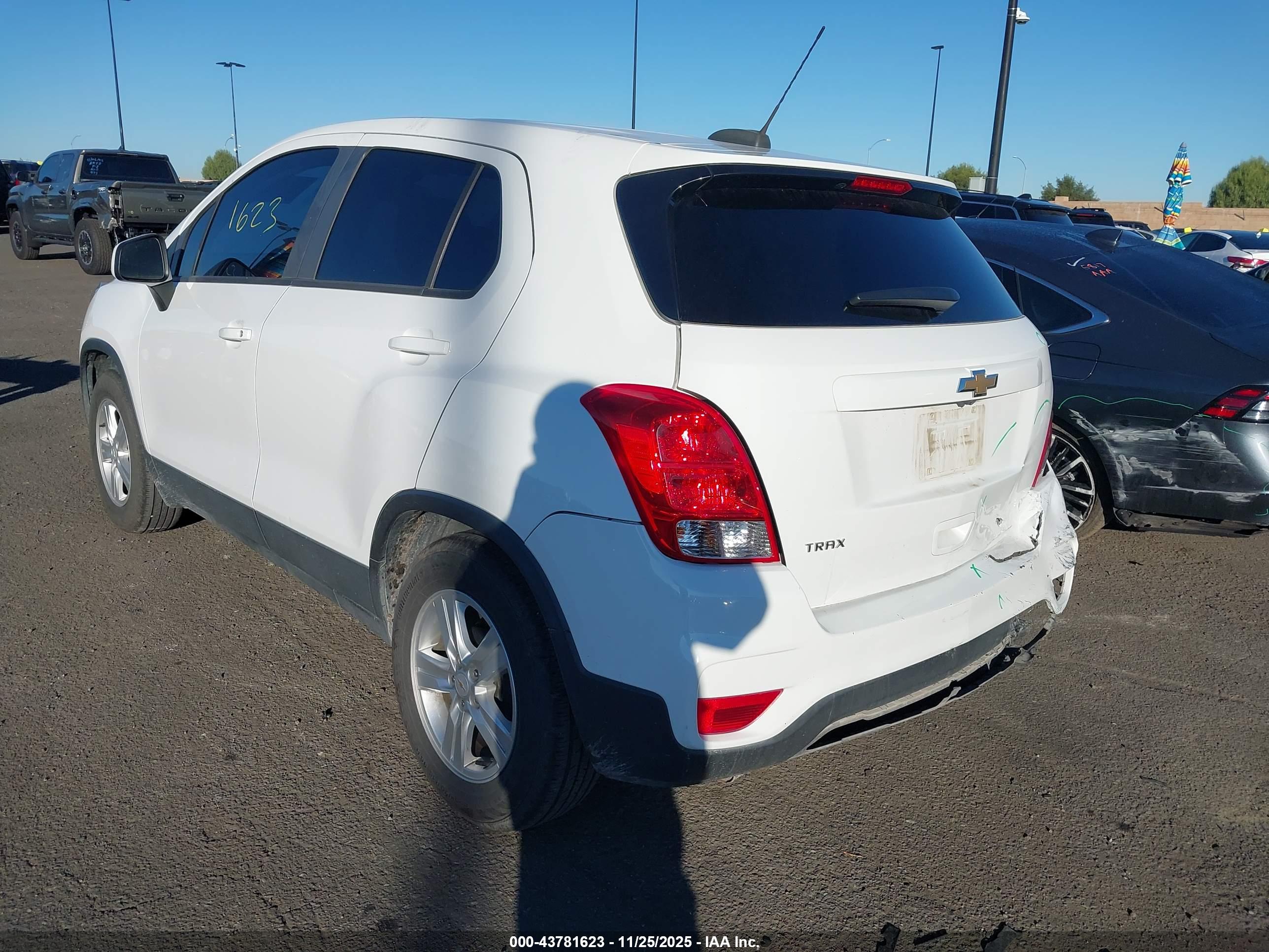 CHEVROLET TRAX image 3