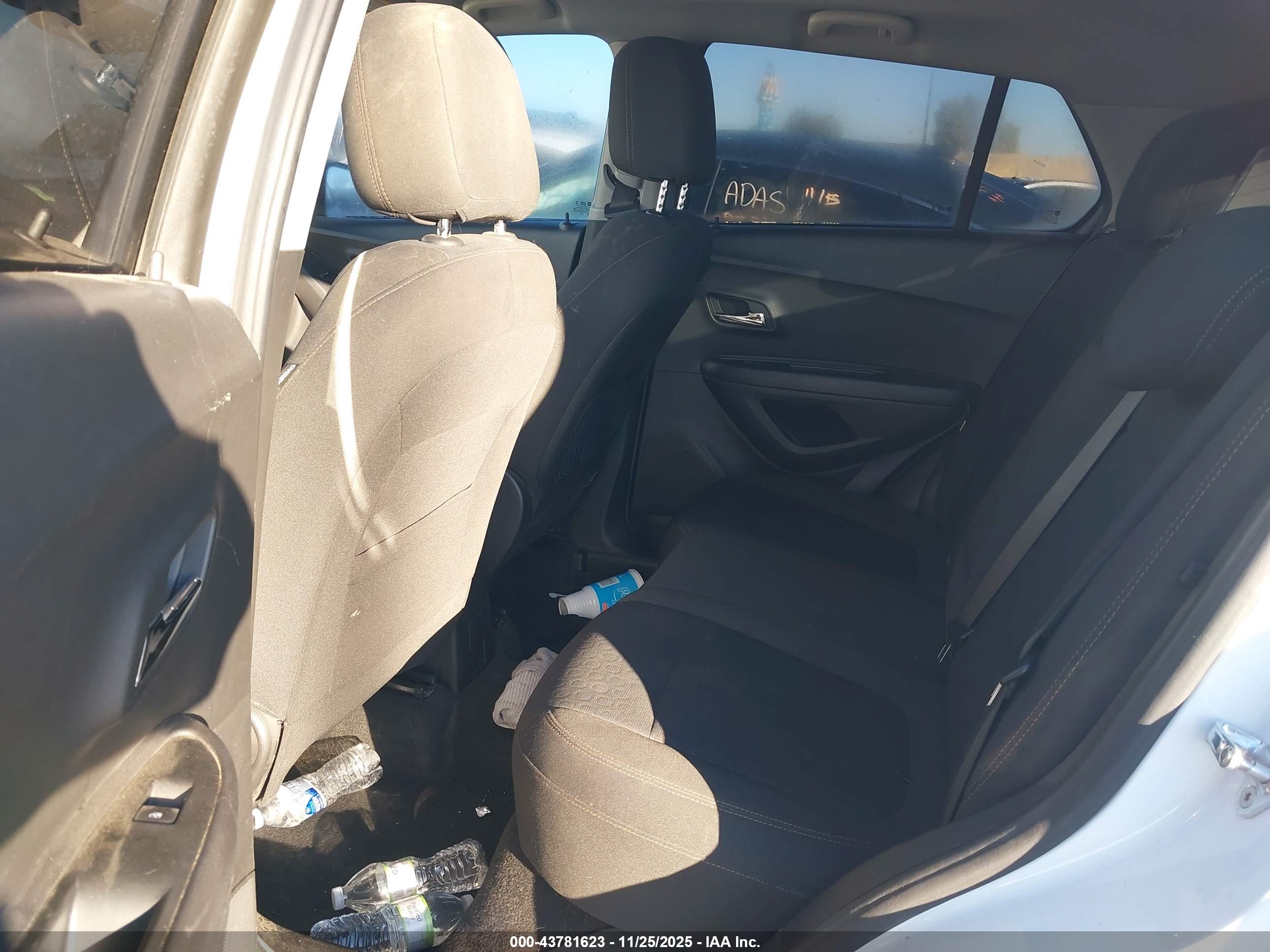 CHEVROLET TRAX image 8