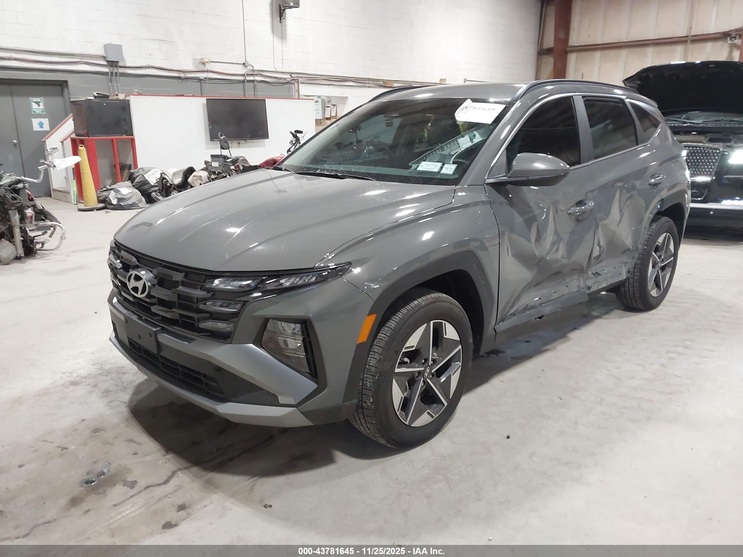 HYUNDAI TUCSON image 2