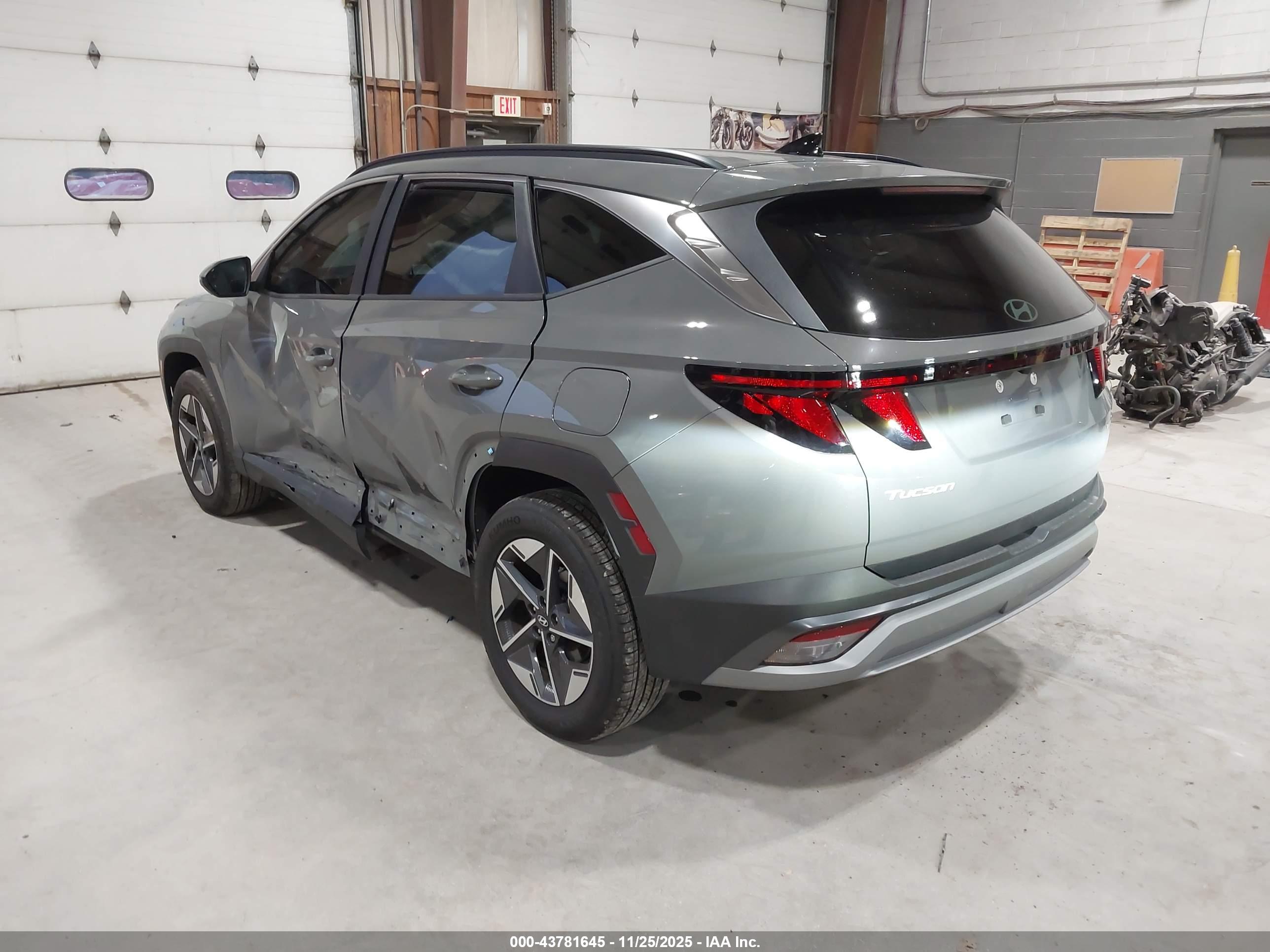 HYUNDAI TUCSON image 3