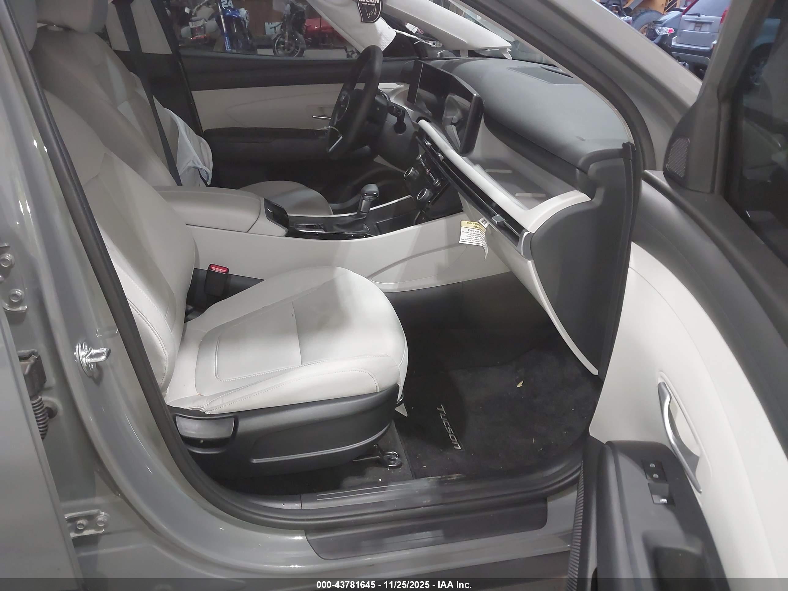 HYUNDAI TUCSON image 5