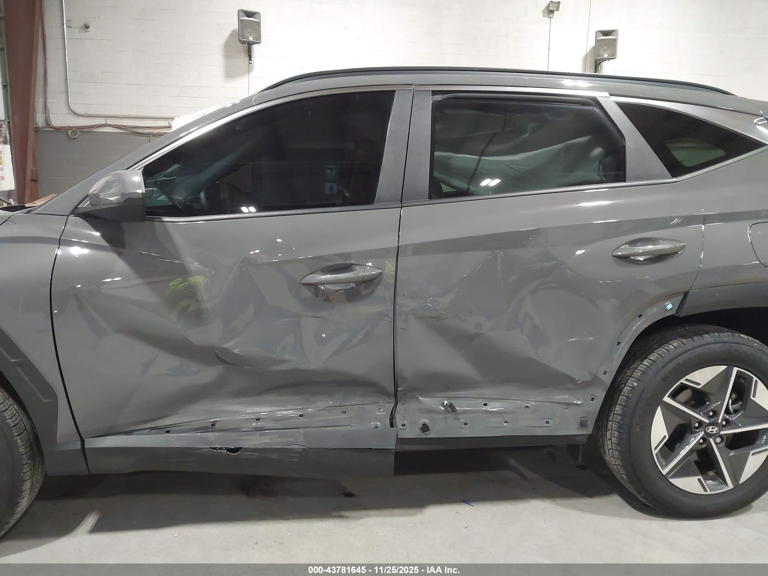 HYUNDAI TUCSON image 6