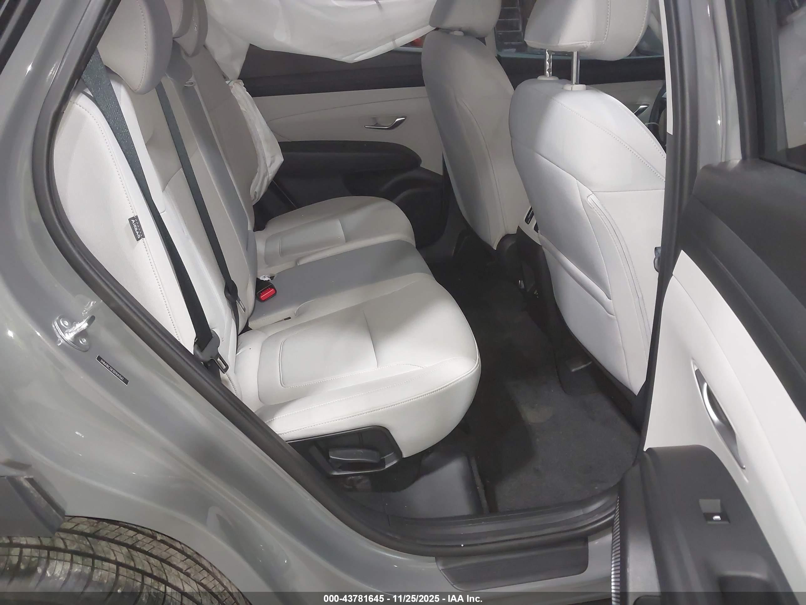 HYUNDAI TUCSON image 8