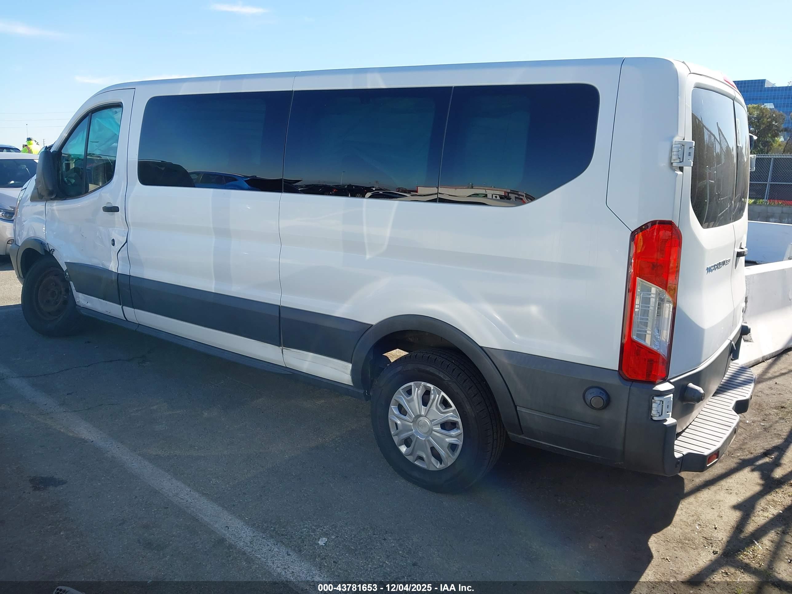 FORD TRANSIT-350 image 3