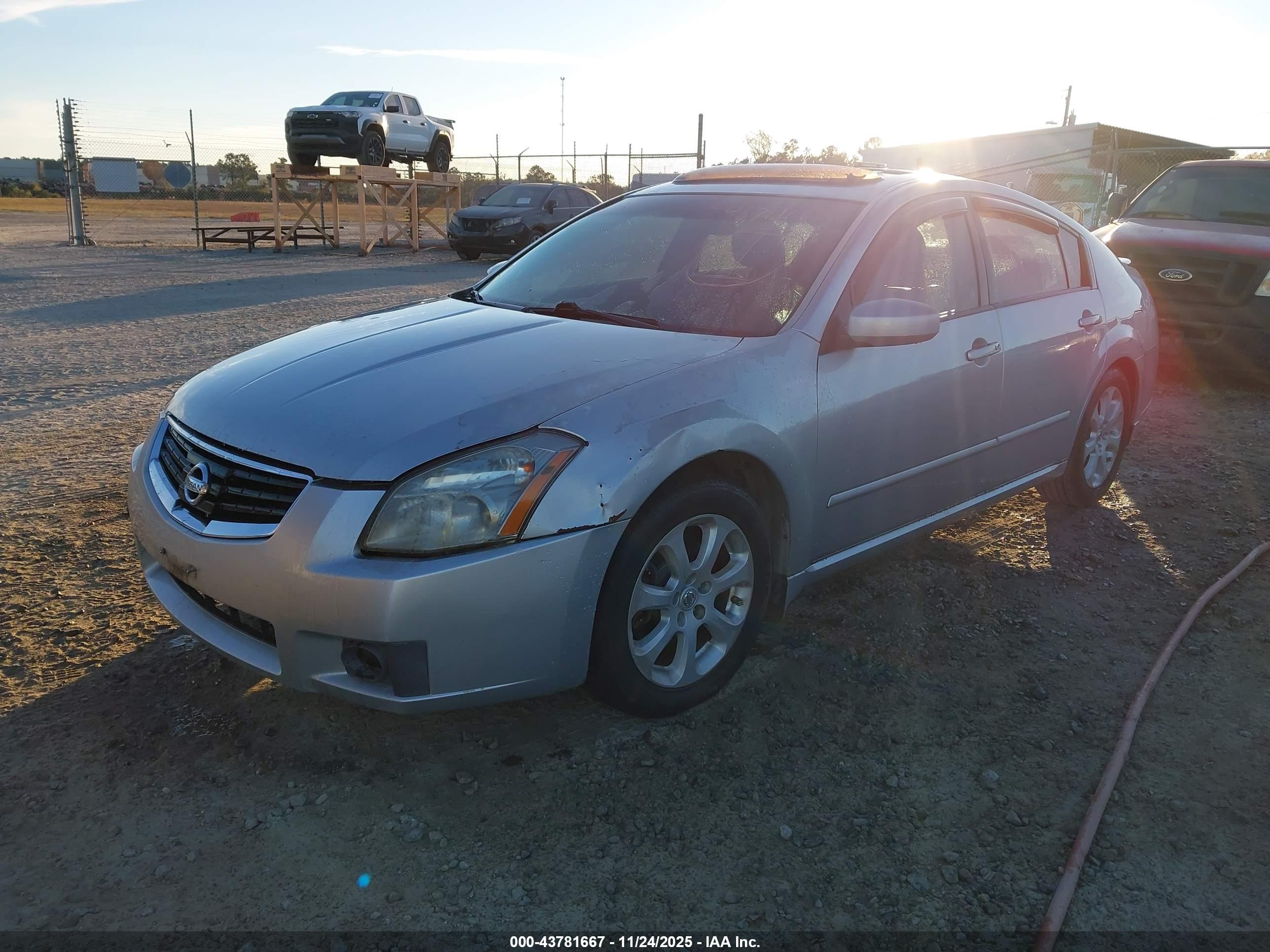 NISSAN MAXIMA image 2
