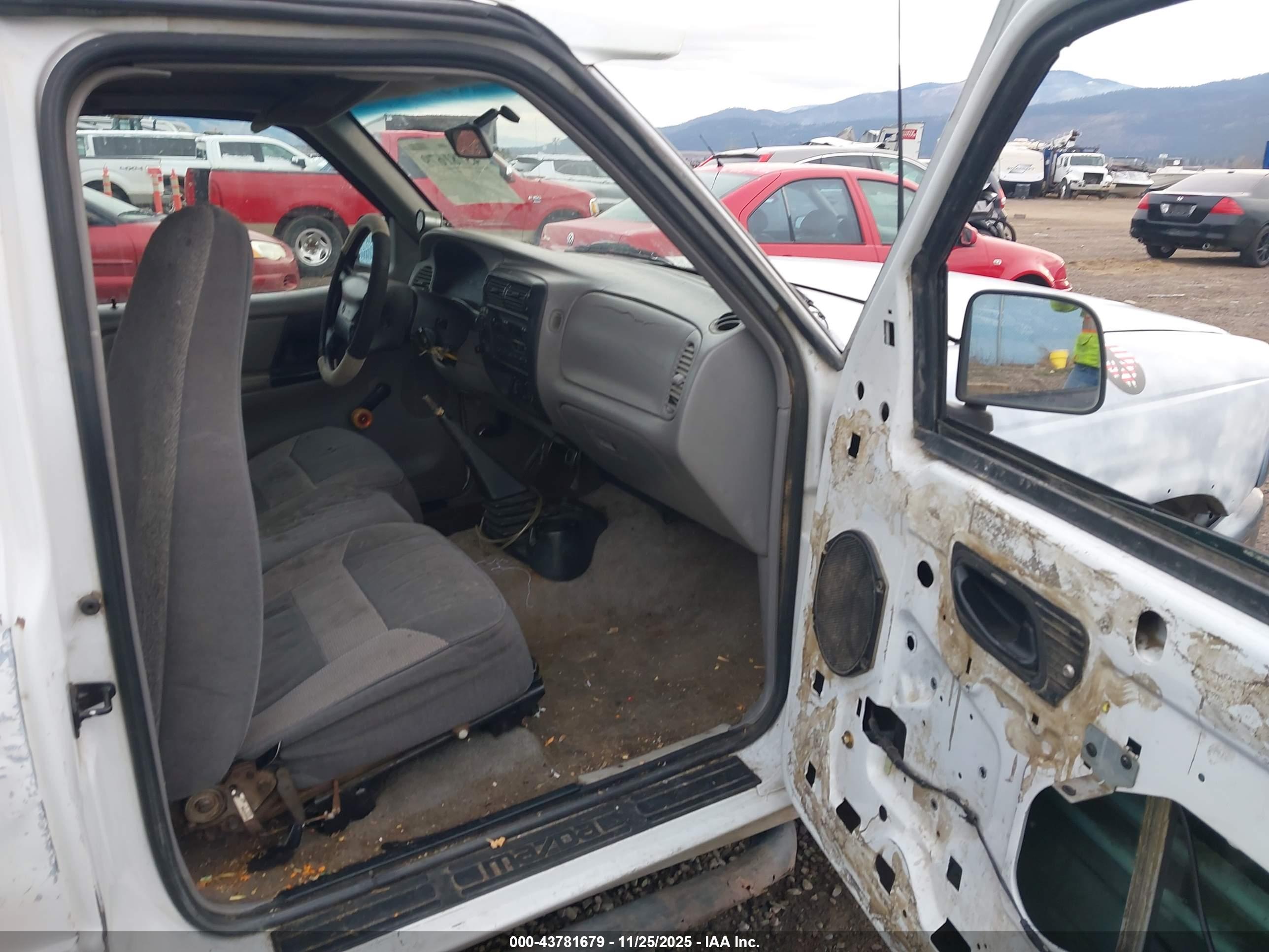 MAZDA B3000 image 5