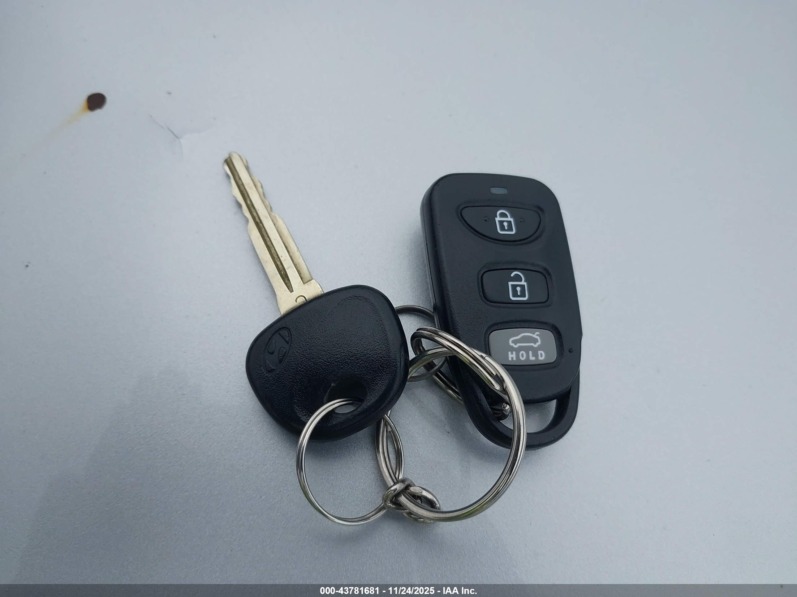 HYUNDAI ELANTRA image 11