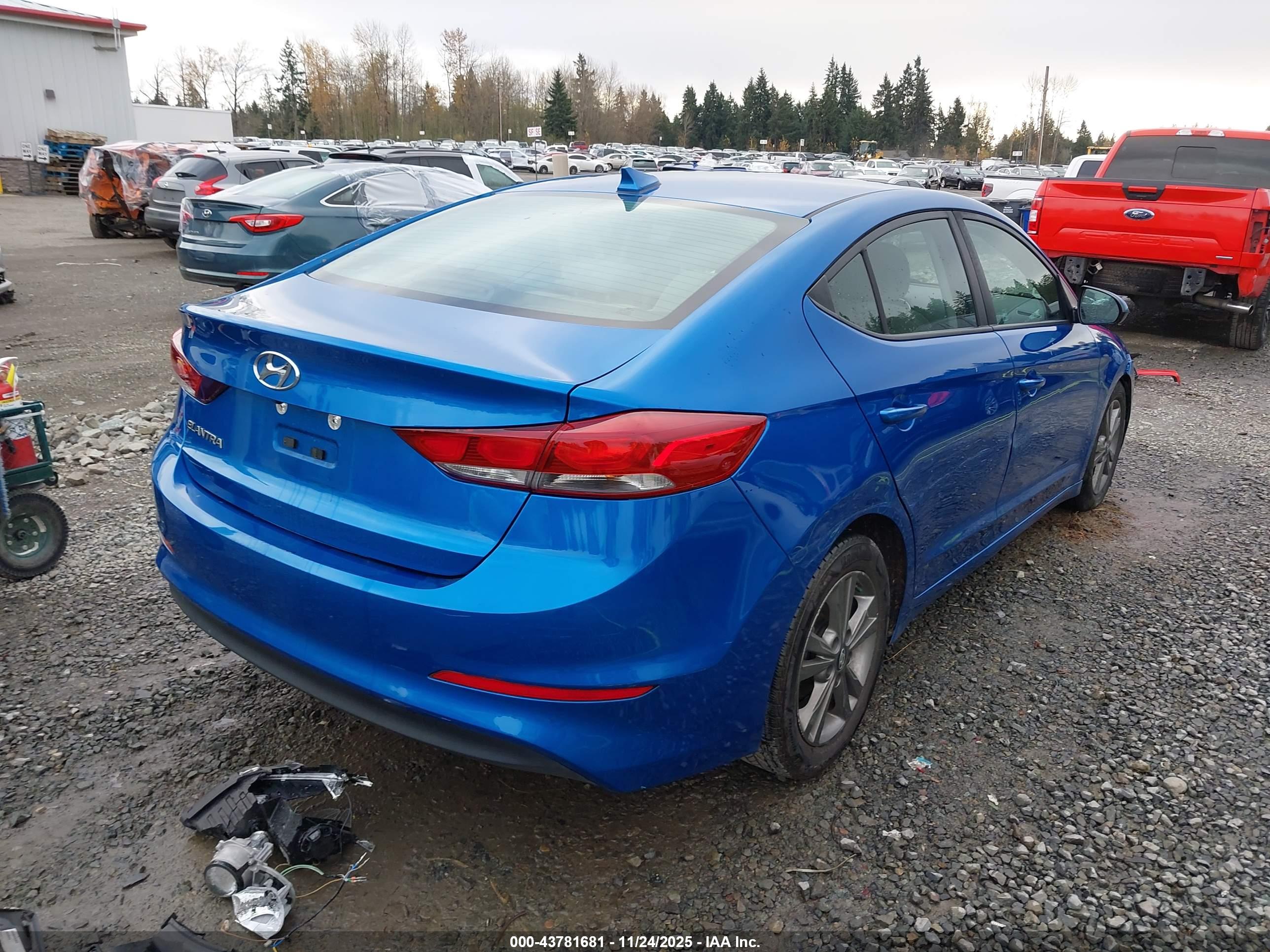 HYUNDAI ELANTRA image 4