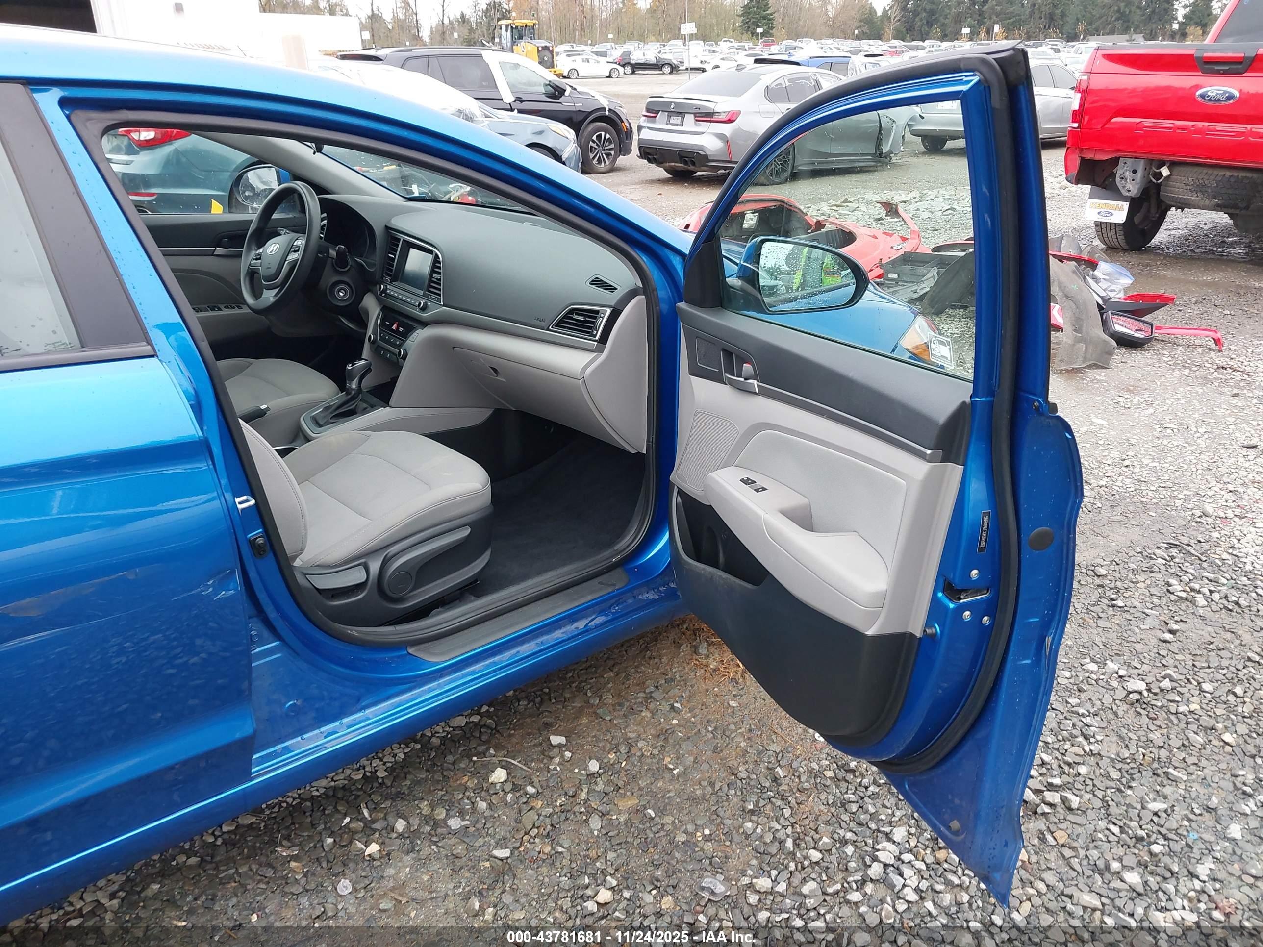 HYUNDAI ELANTRA image 5