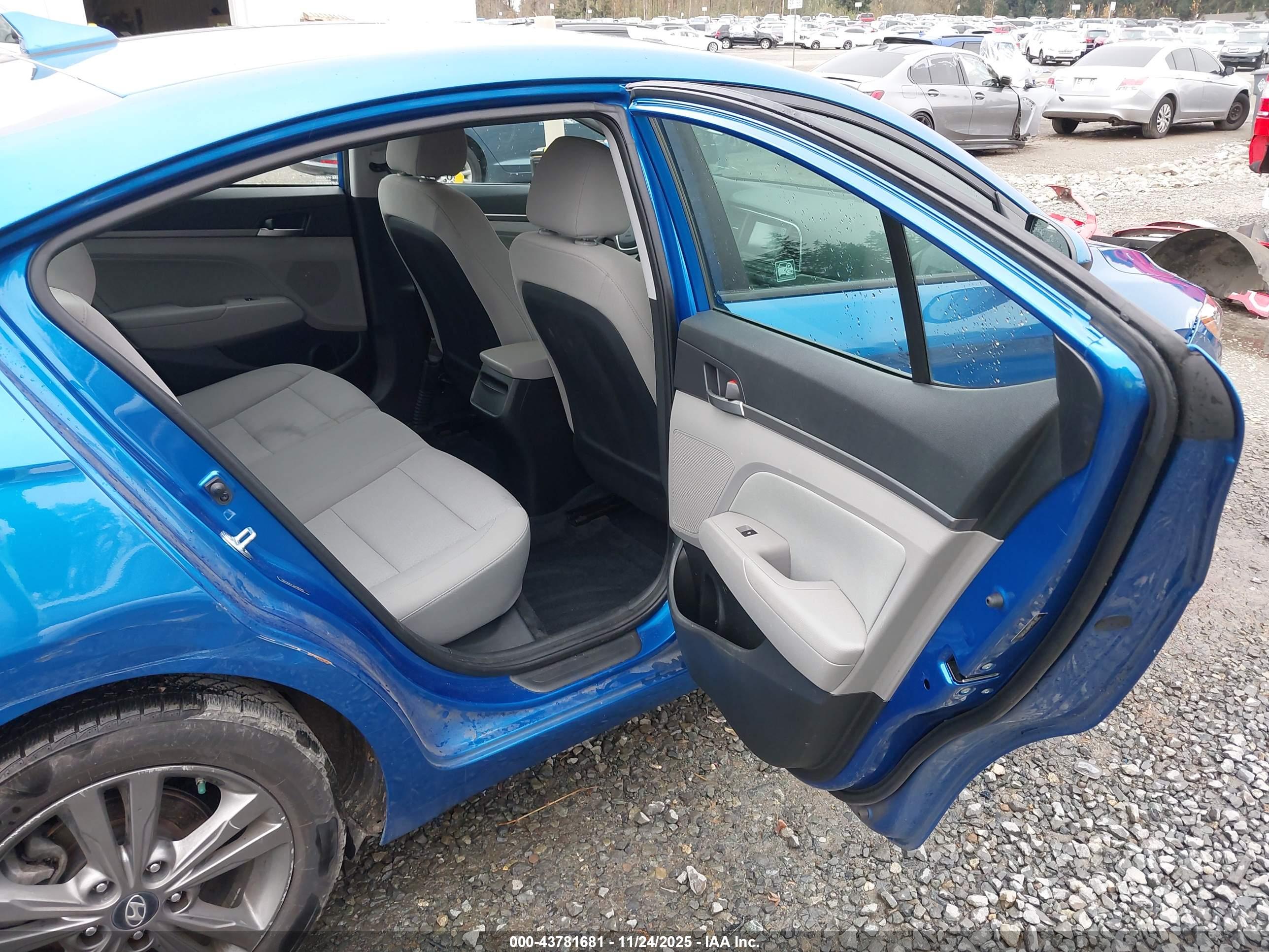 HYUNDAI ELANTRA image 8
