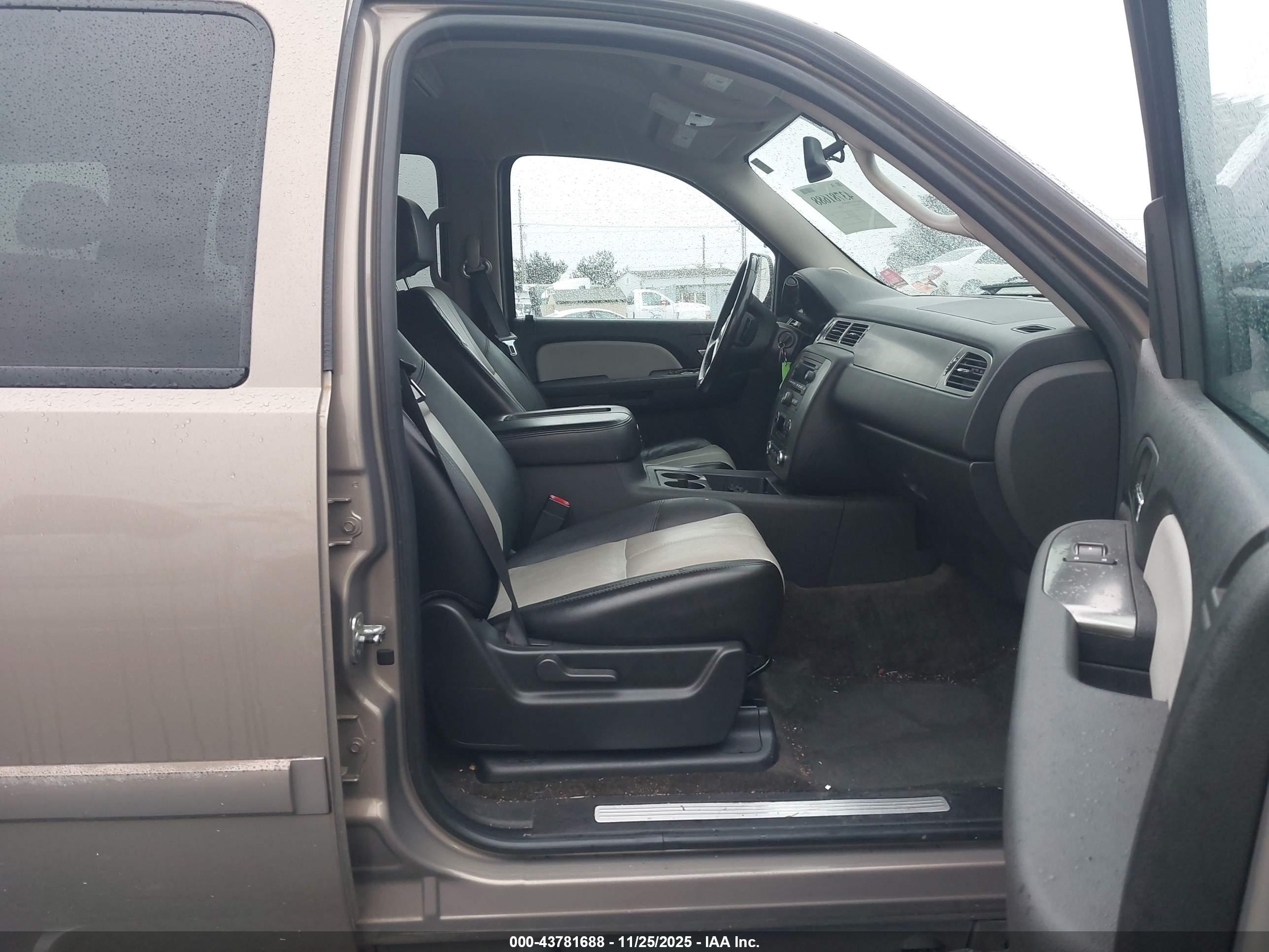 CHEVROLET TAHOE image 5