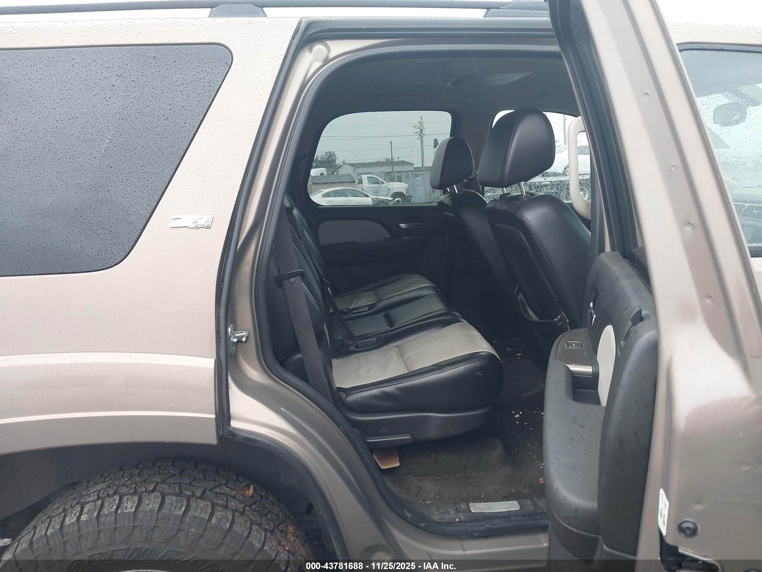 CHEVROLET TAHOE image 8