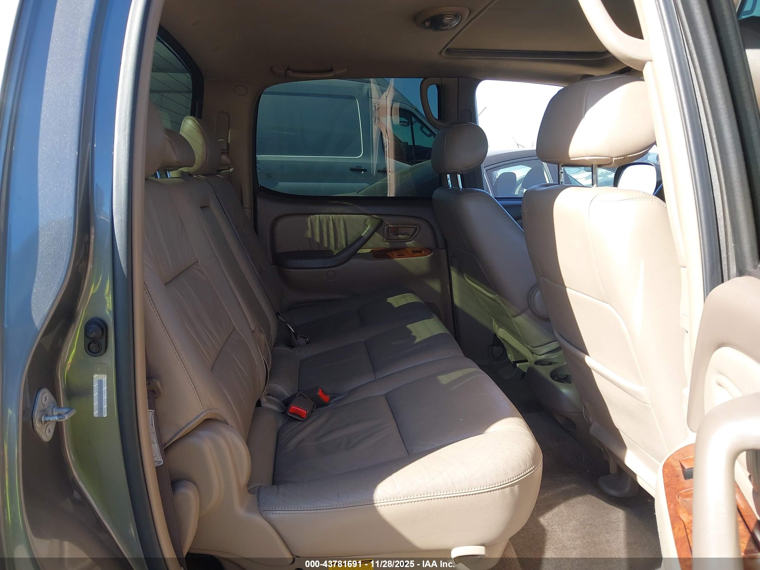 TOYOTA TUNDRA image 8